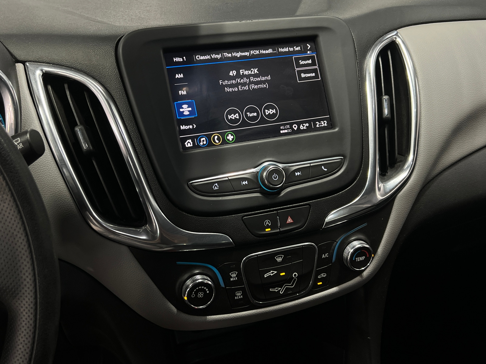 Thumbnail: 2022 Chevrolet Equinox - 4