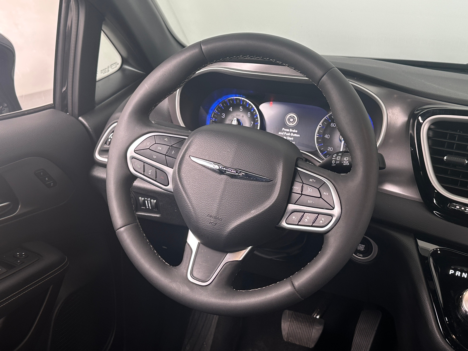 Thumbnail: 2025 Chrysler Pacifica - 4