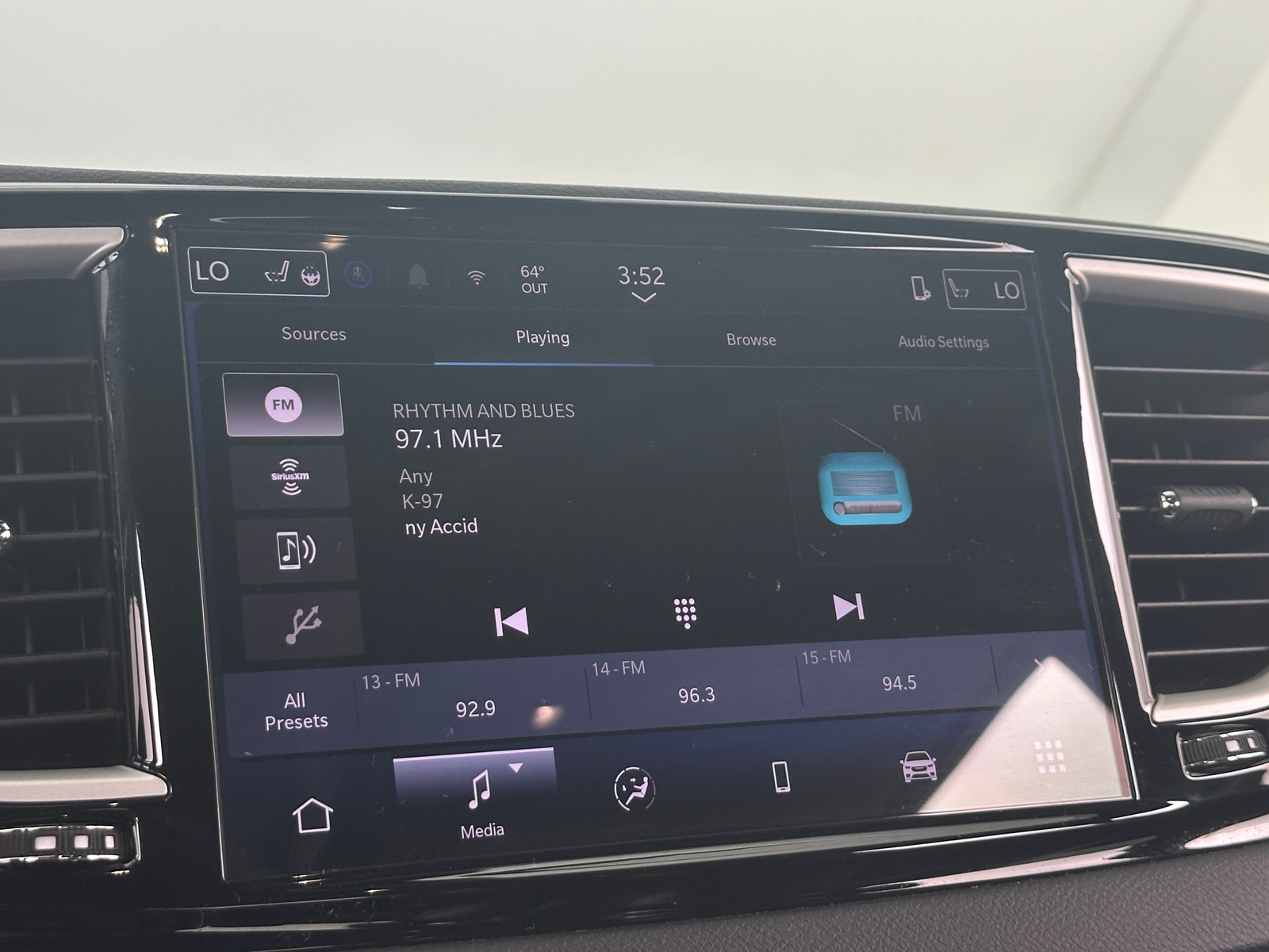 Thumbnail: 2025 Chrysler Pacifica - 3