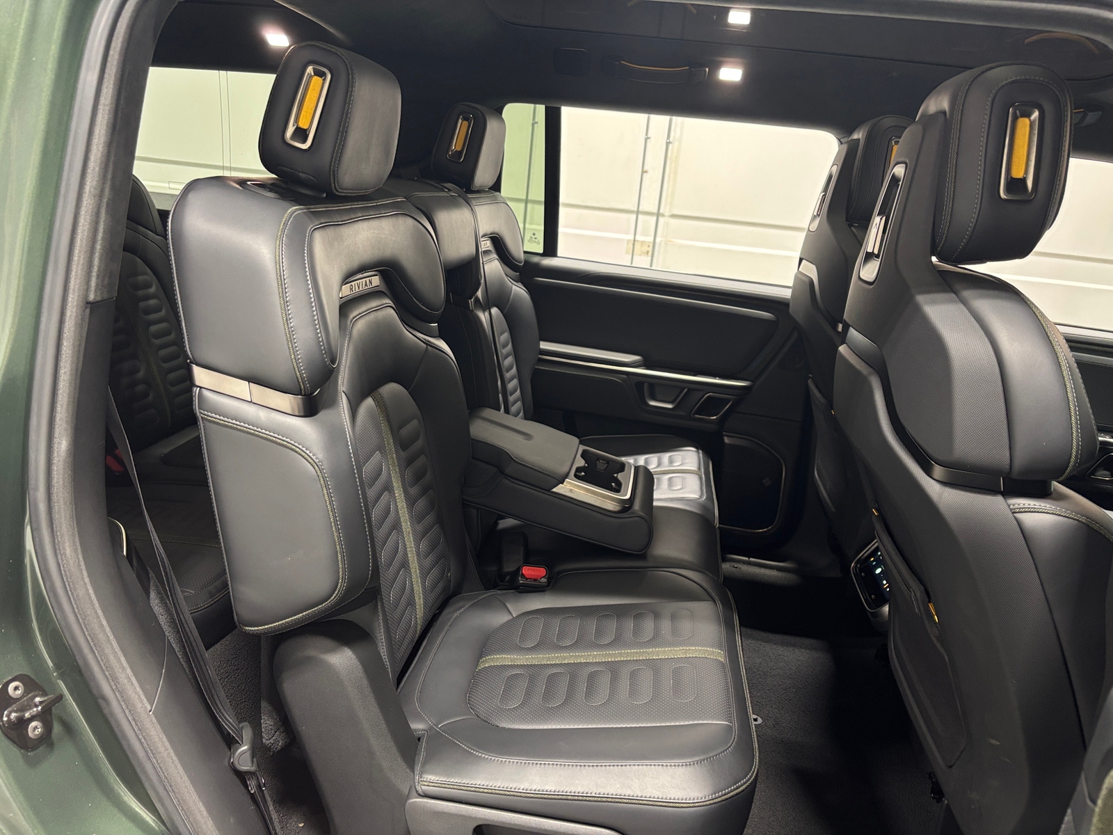 Thumbnail: 2024 Rivian R1S - 5