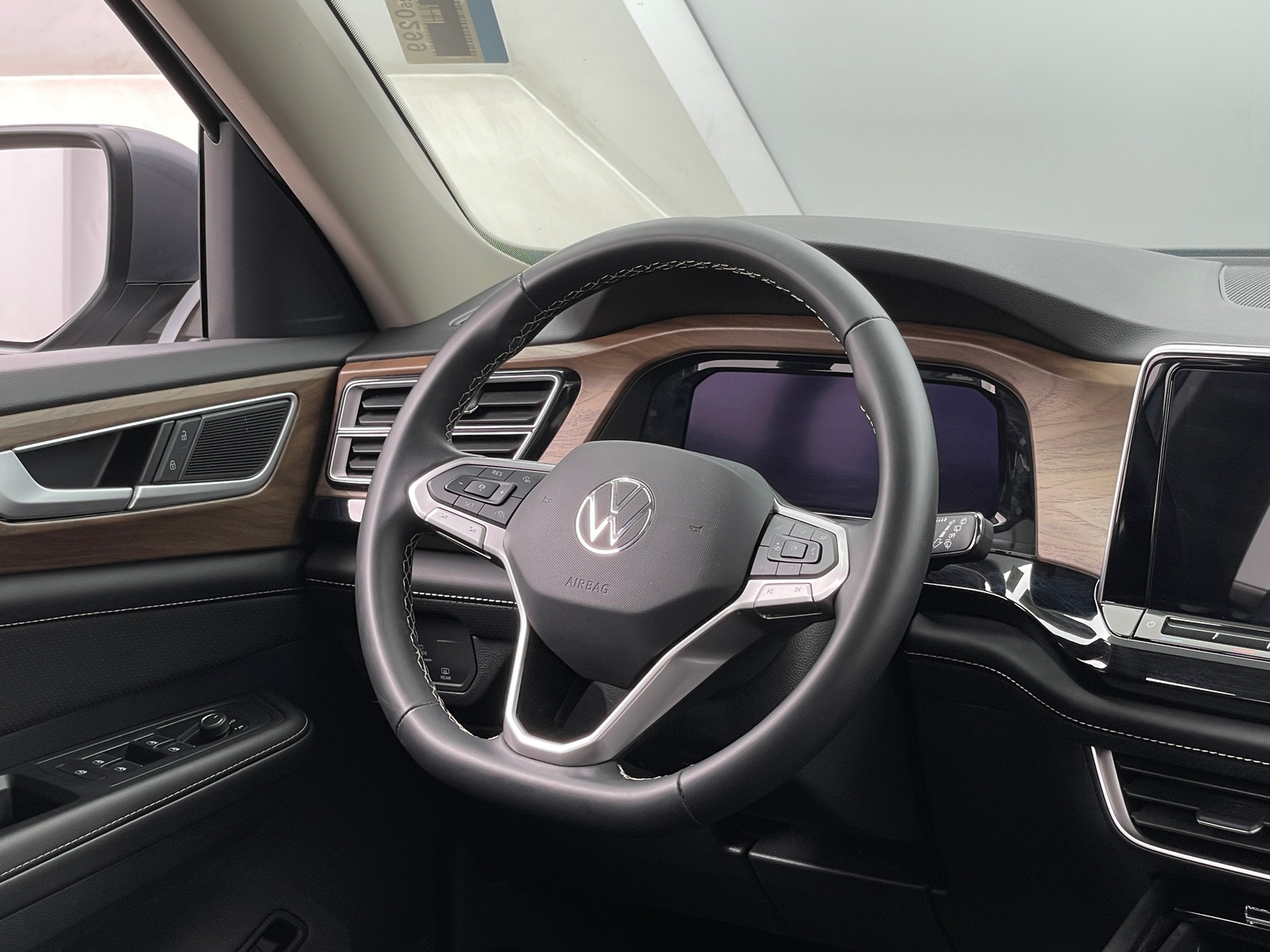 Thumbnail: 2025 Volkswagen Atlas - 4