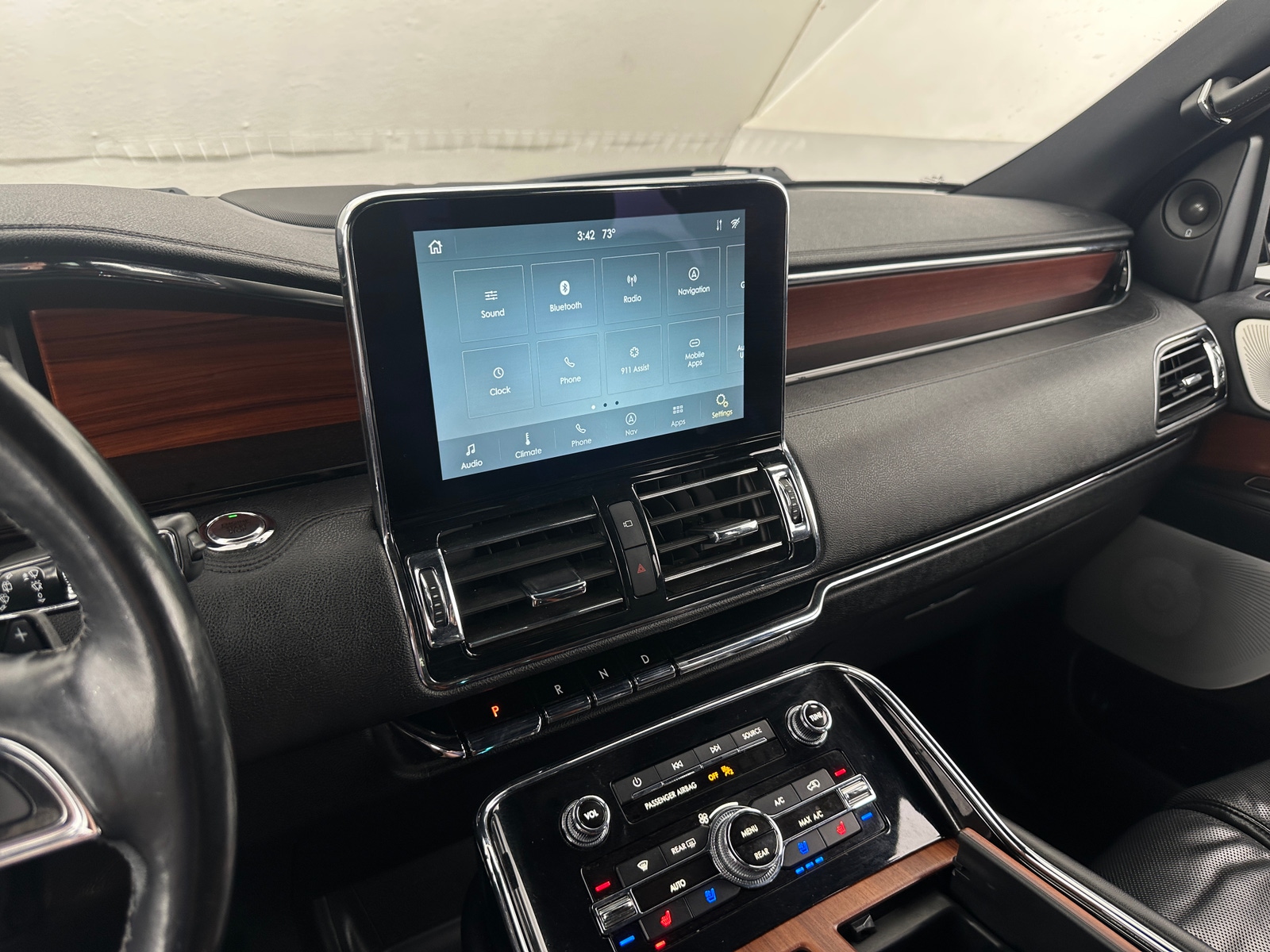 Thumbnail: 2020 Lincoln Navigator L - 3