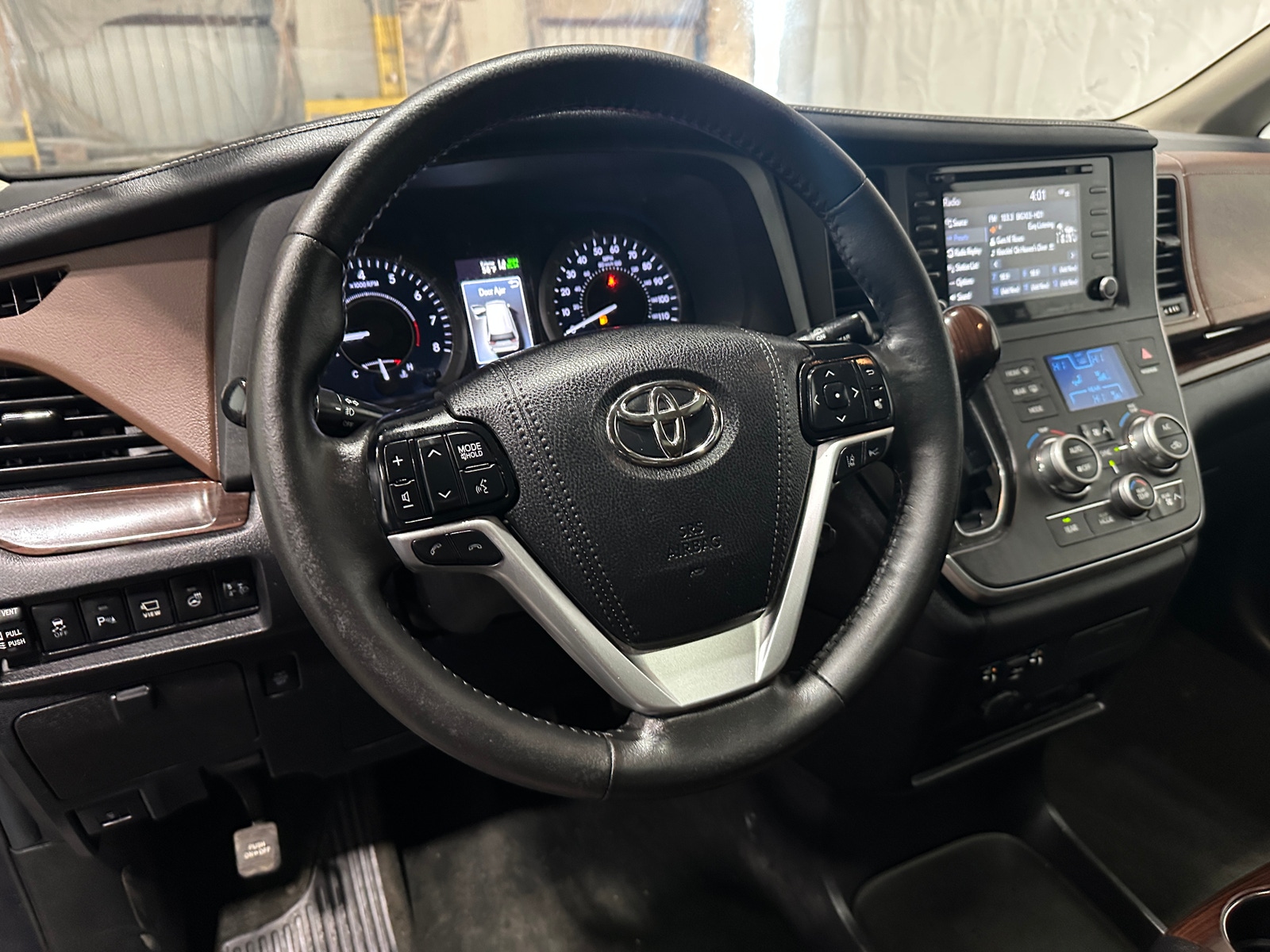 Thumbnail: 2019 Toyota Sienna - 4