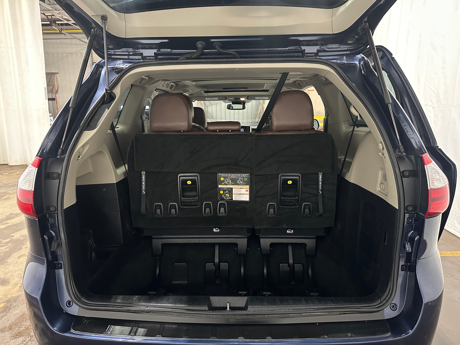 Thumbnail: 2019 Toyota Sienna - 6