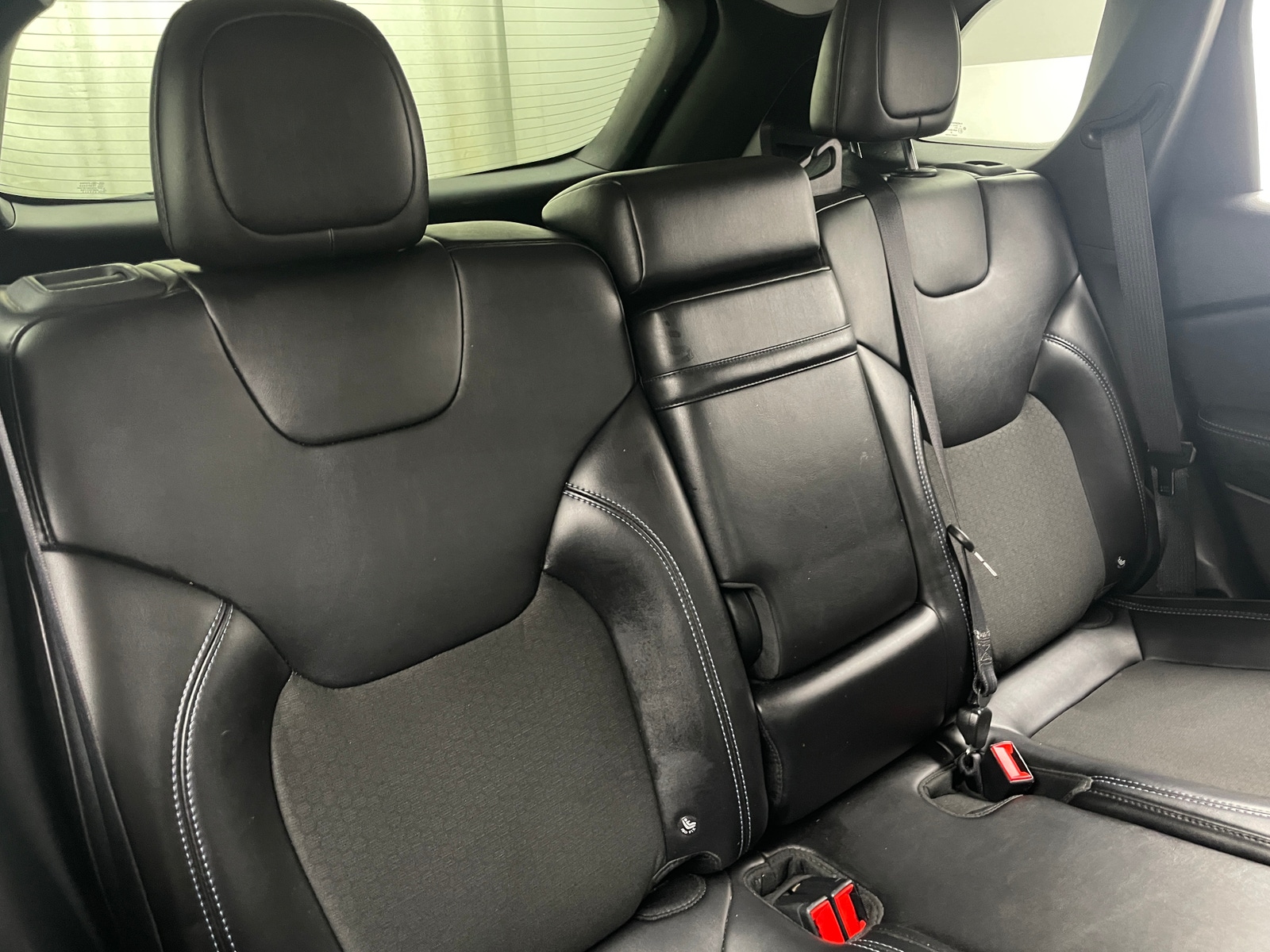 Thumbnail: 2019 Jeep Cherokee - 6