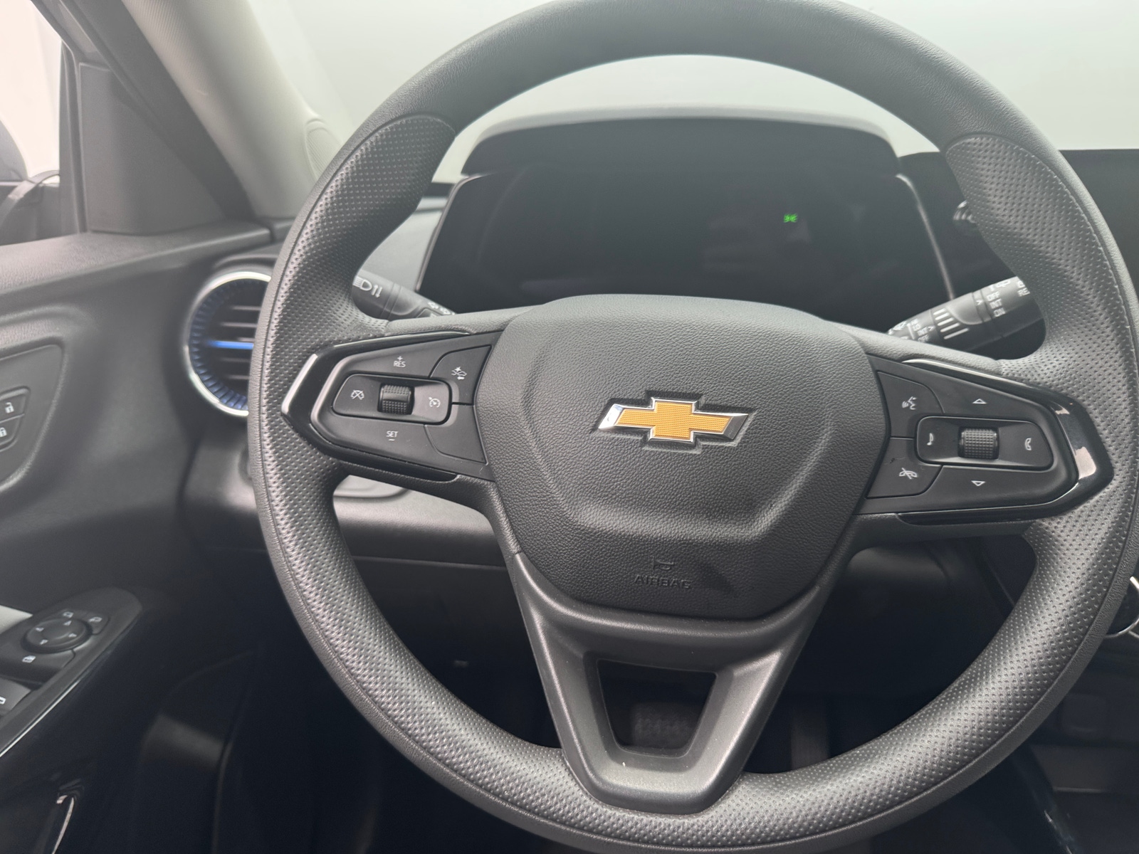 Thumbnail: 2025 Chevrolet Trax - 5