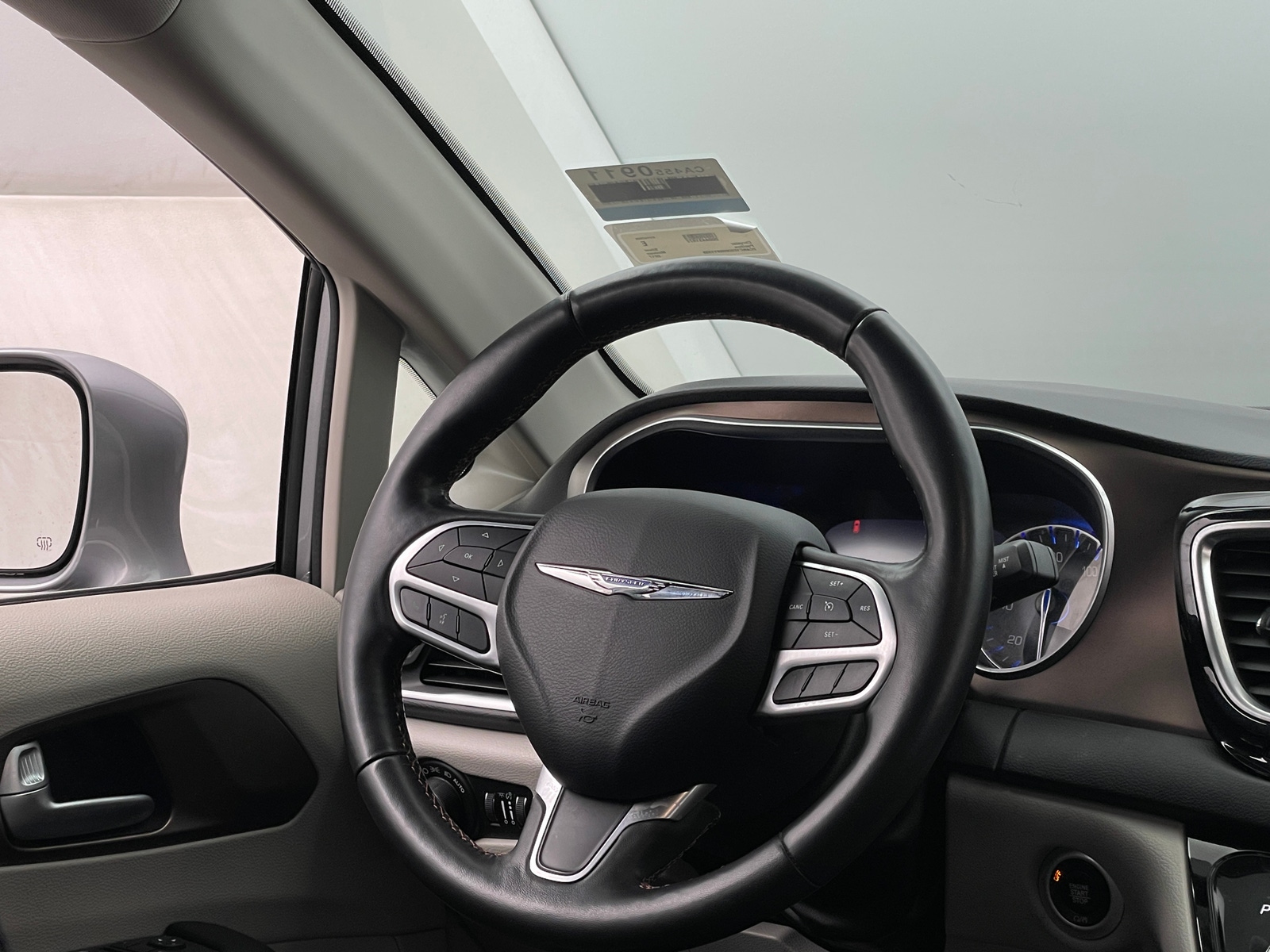 Thumbnail: 2017 Chrysler Pacifica - 4