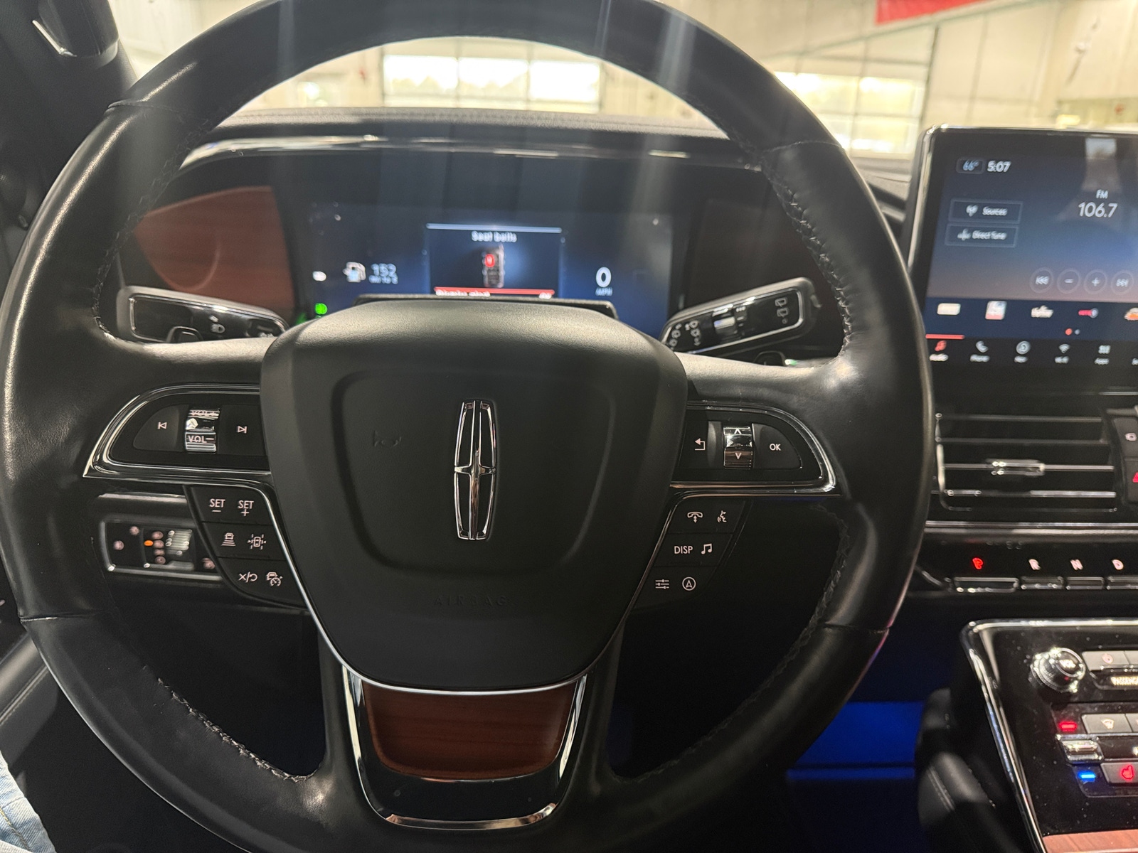 Thumbnail: 2024 Lincoln Navigator - 4