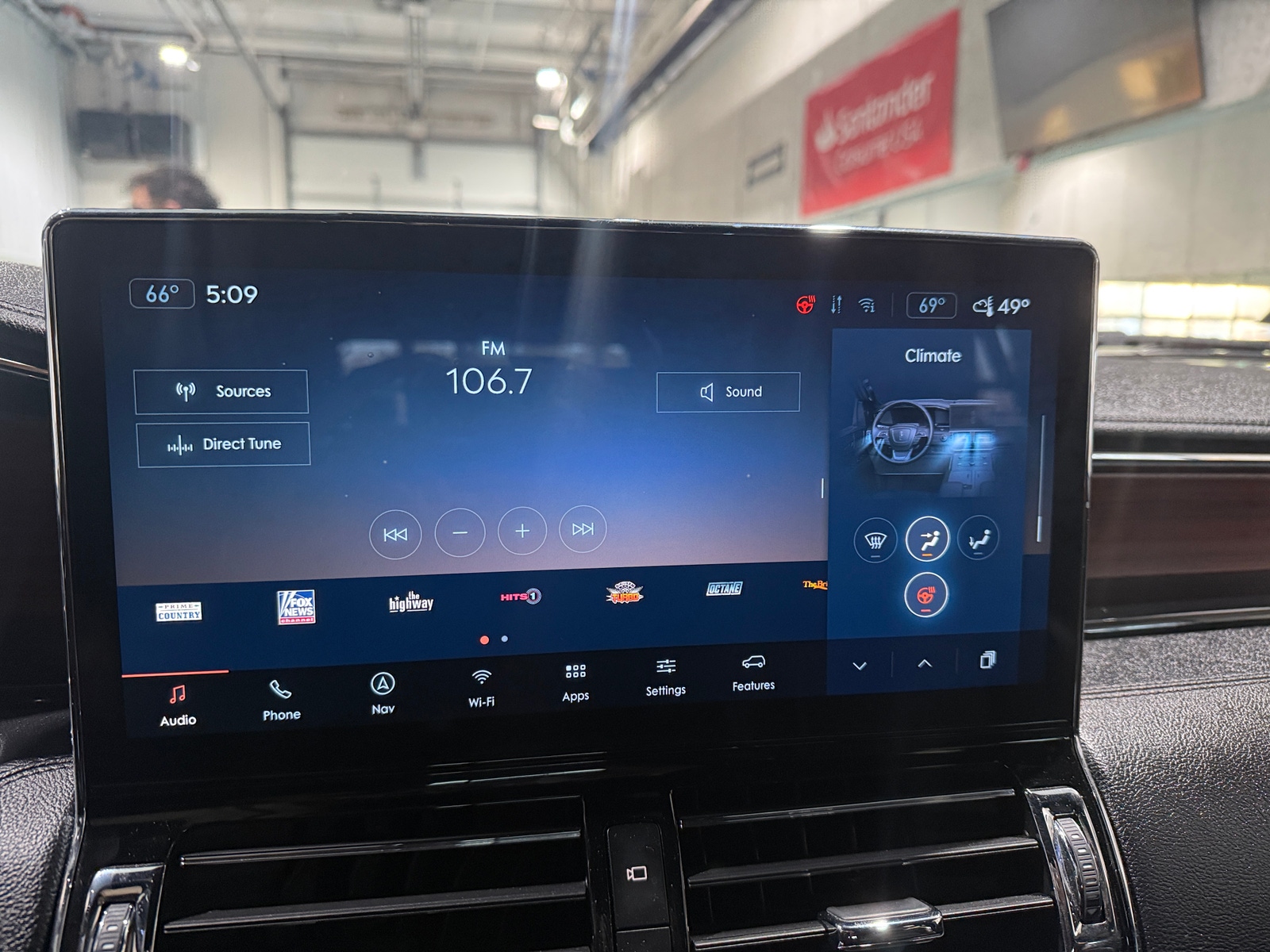 Thumbnail: 2024 Lincoln Navigator - 3