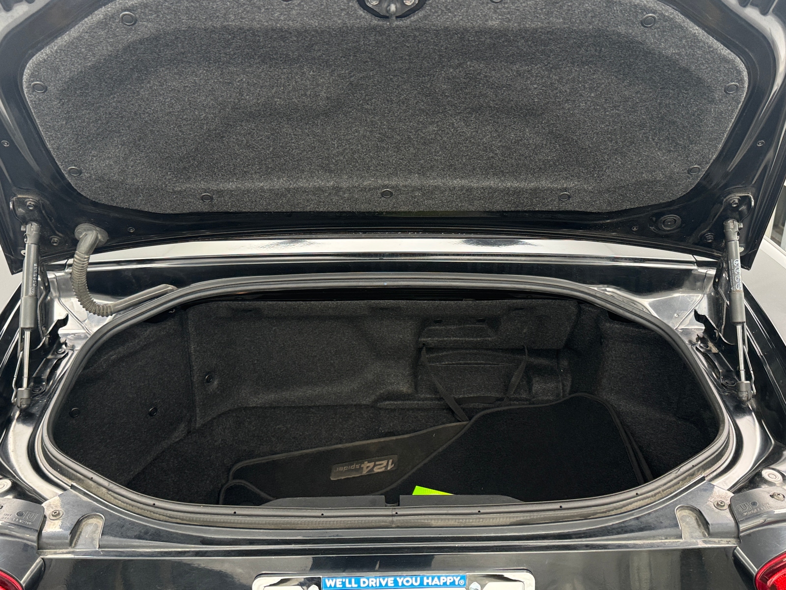 Thumbnail: 2017 Fiat 124 Spider - 6