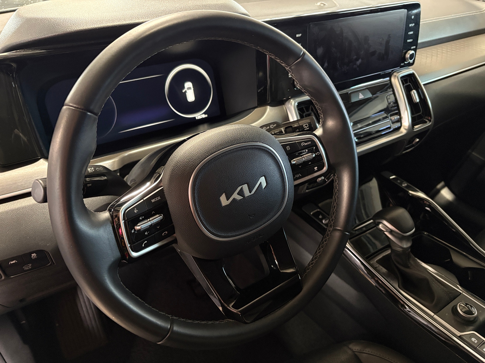 Thumbnail: 2023 Kia Sorento - 4