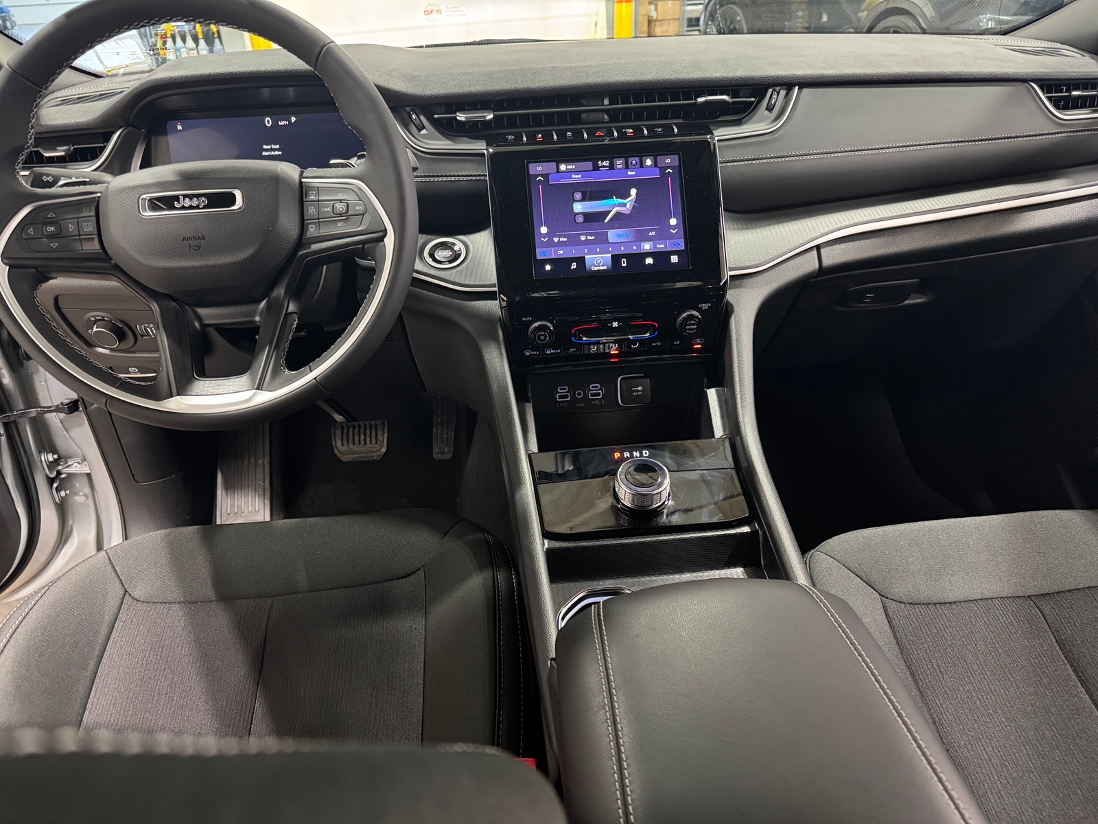 Thumbnail: 2025 Jeep Grand Cherokee L - 3