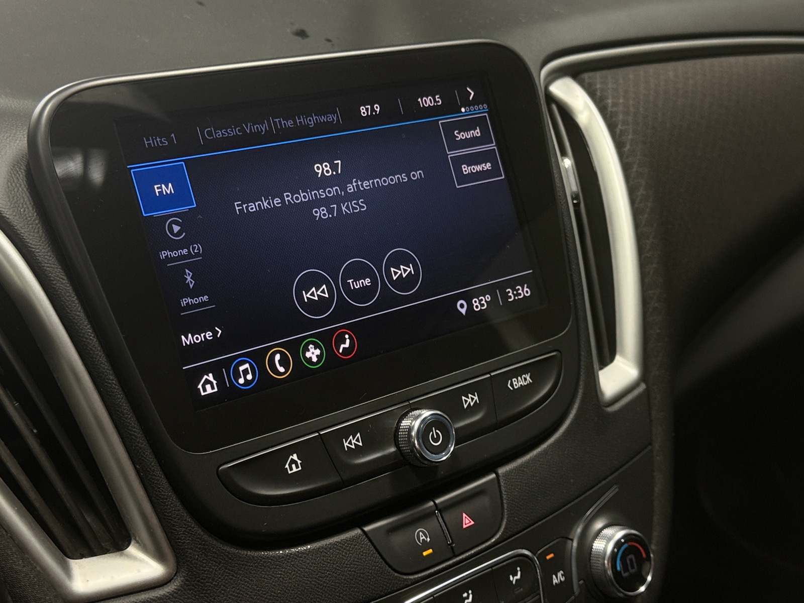 Thumbnail: 2022 Chevrolet Malibu - 4