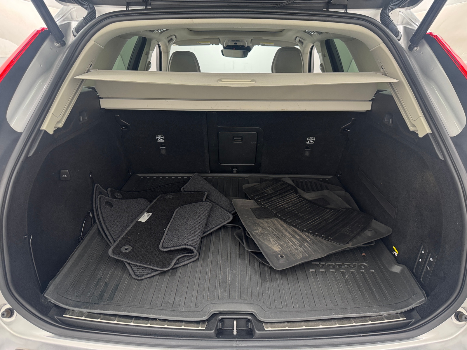 Thumbnail: 2019 Volvo XC60 - 6