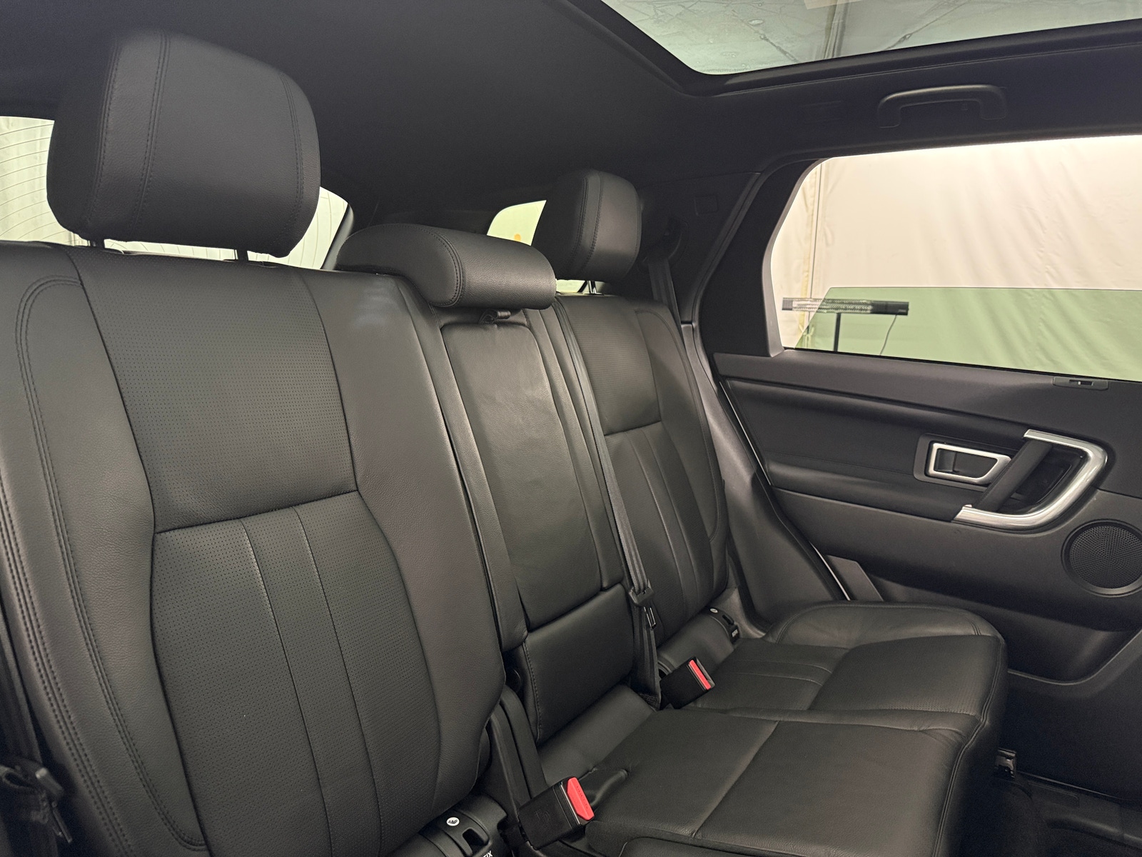 Thumbnail: 2019 Land Rover Discovery Sport - 5