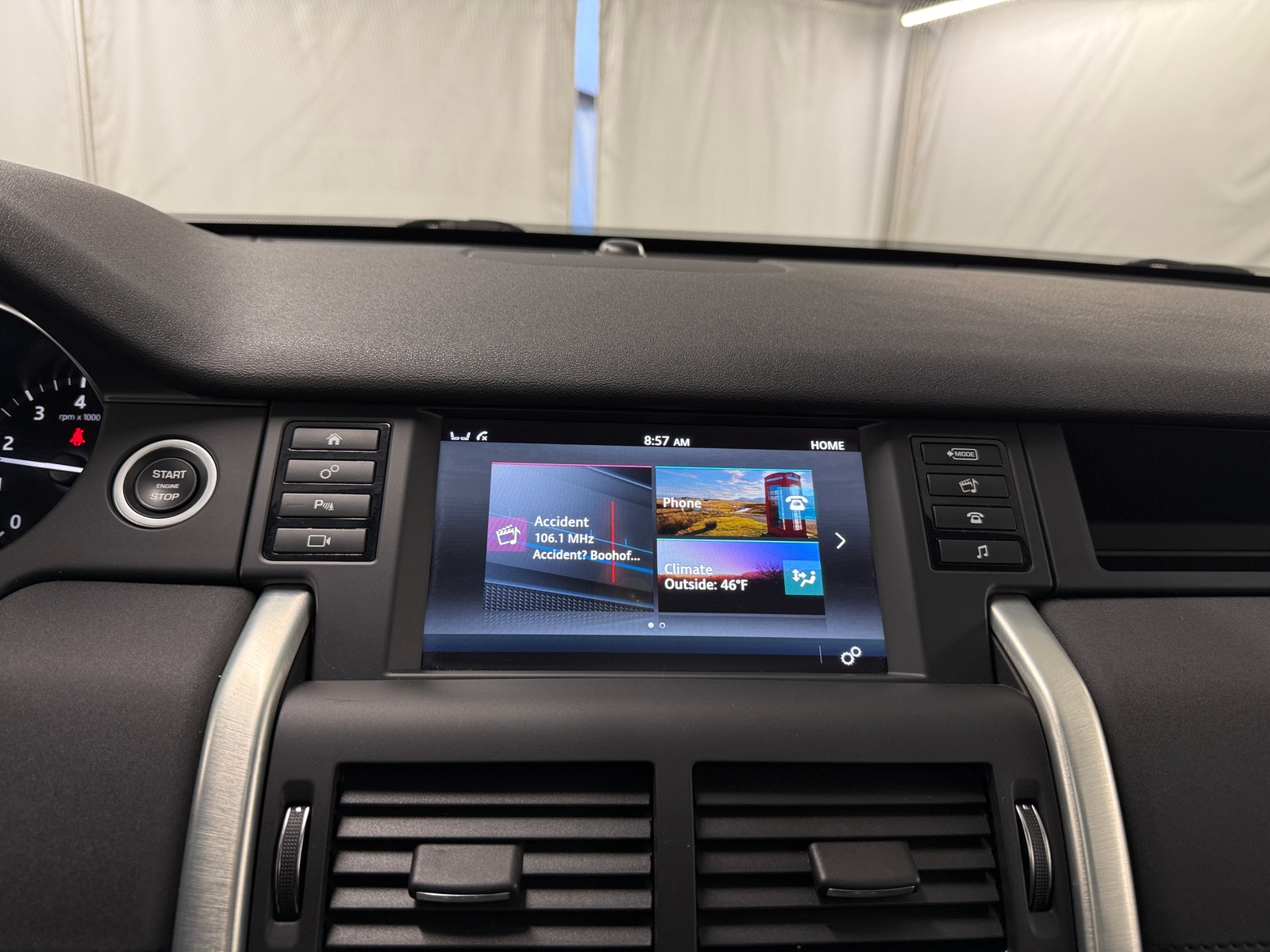 Thumbnail: 2019 Land Rover Discovery Sport - 3