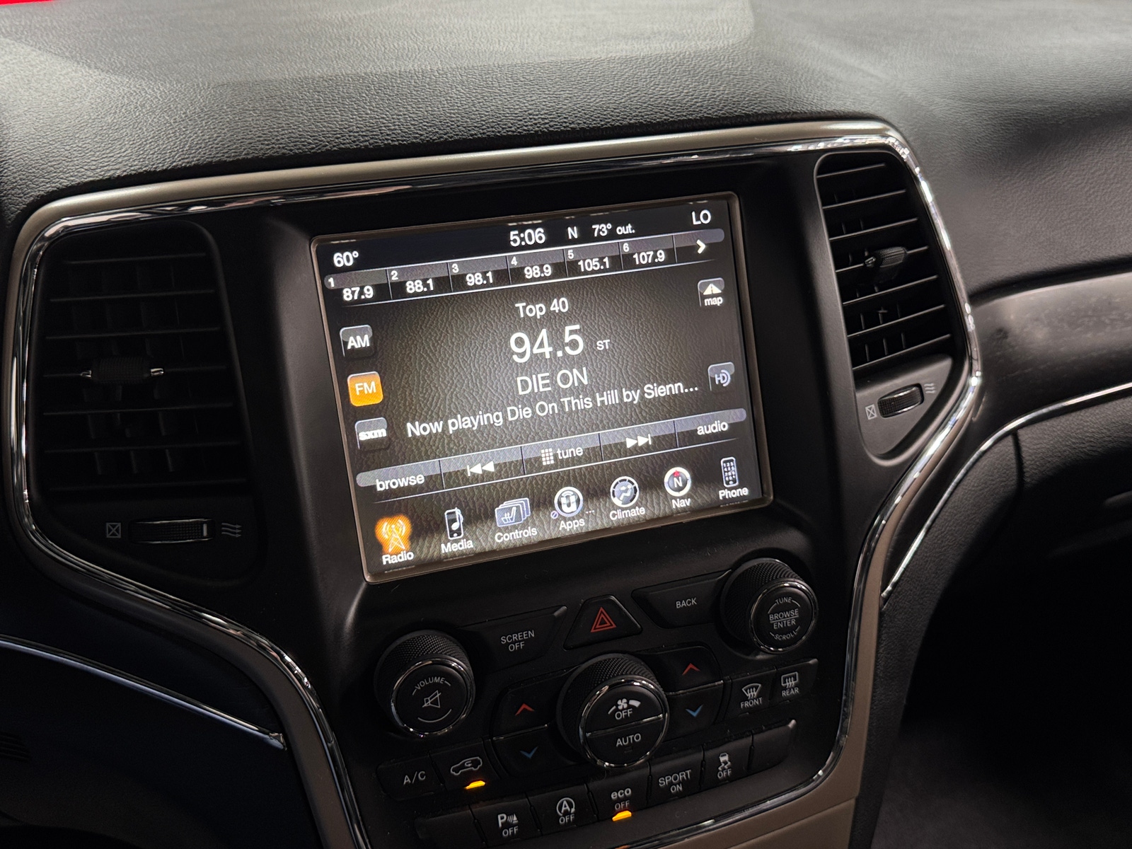 Thumbnail: 2017 Jeep Grand Cherokee - 3