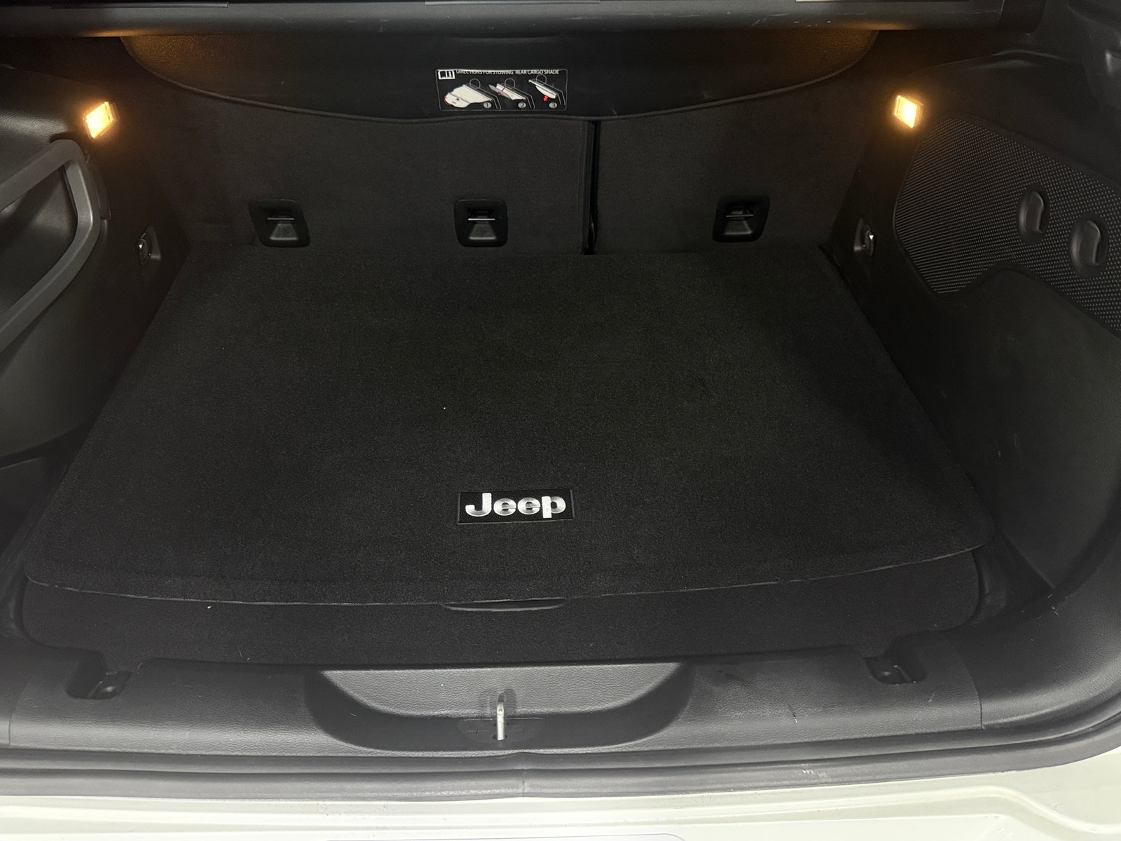 Thumbnail: 2018 Jeep Cherokee - 6