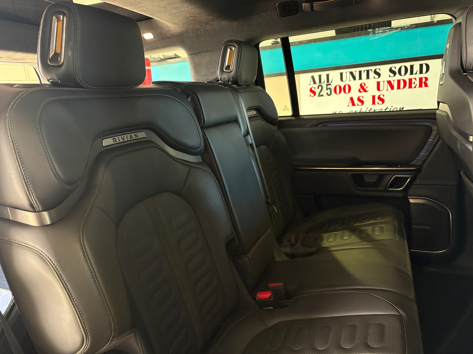 Thumbnail: 2023 Rivian R1S - 5