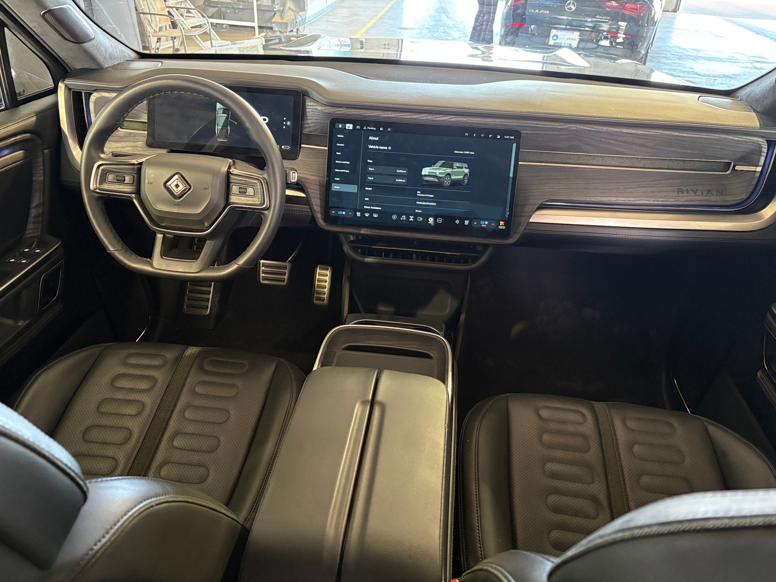 Thumbnail: 2023 Rivian R1S - 2