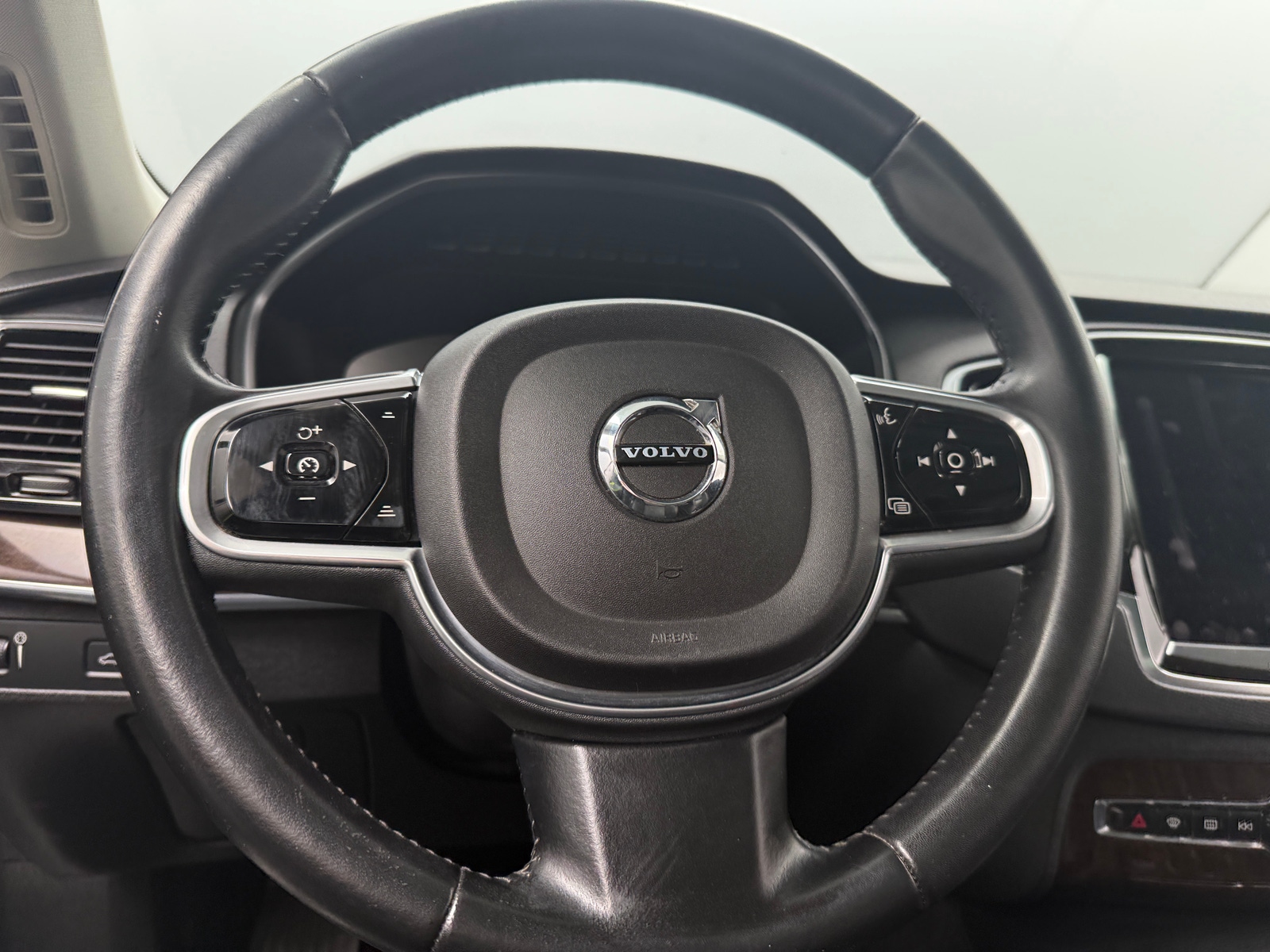 Thumbnail: 2017 Volvo XC90 - 4