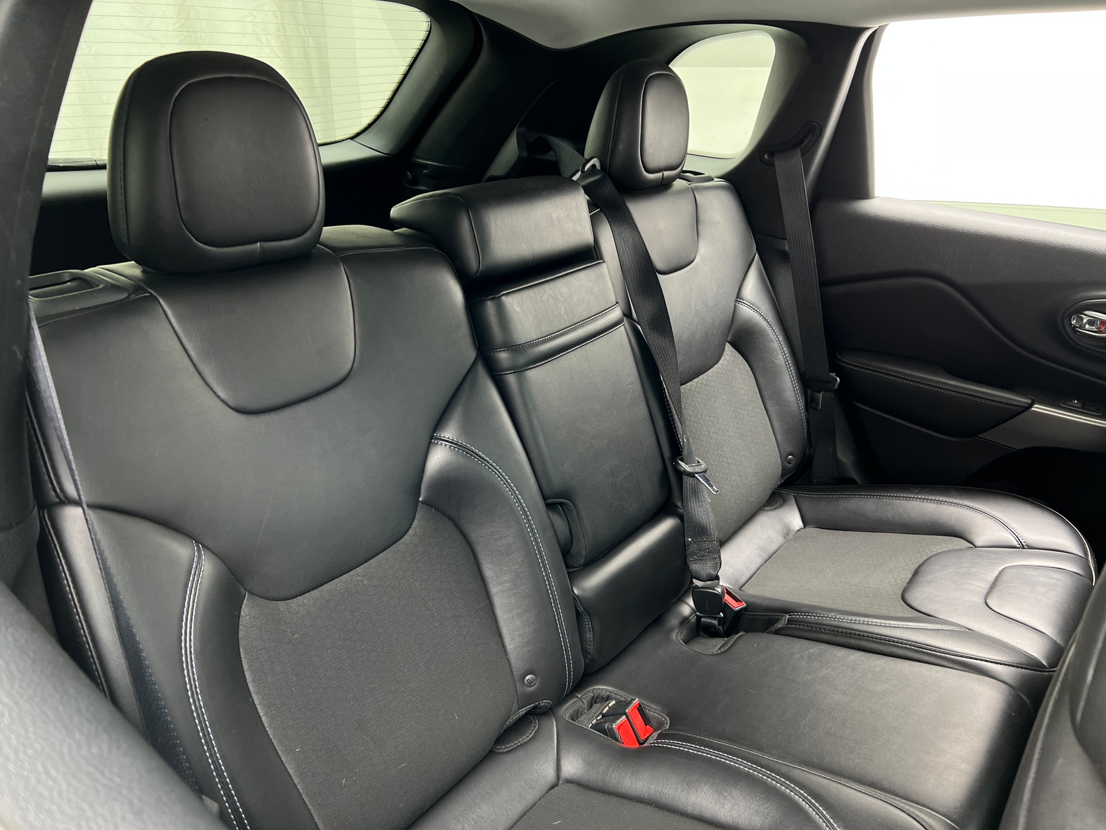 Thumbnail: 2019 Jeep Cherokee - 6