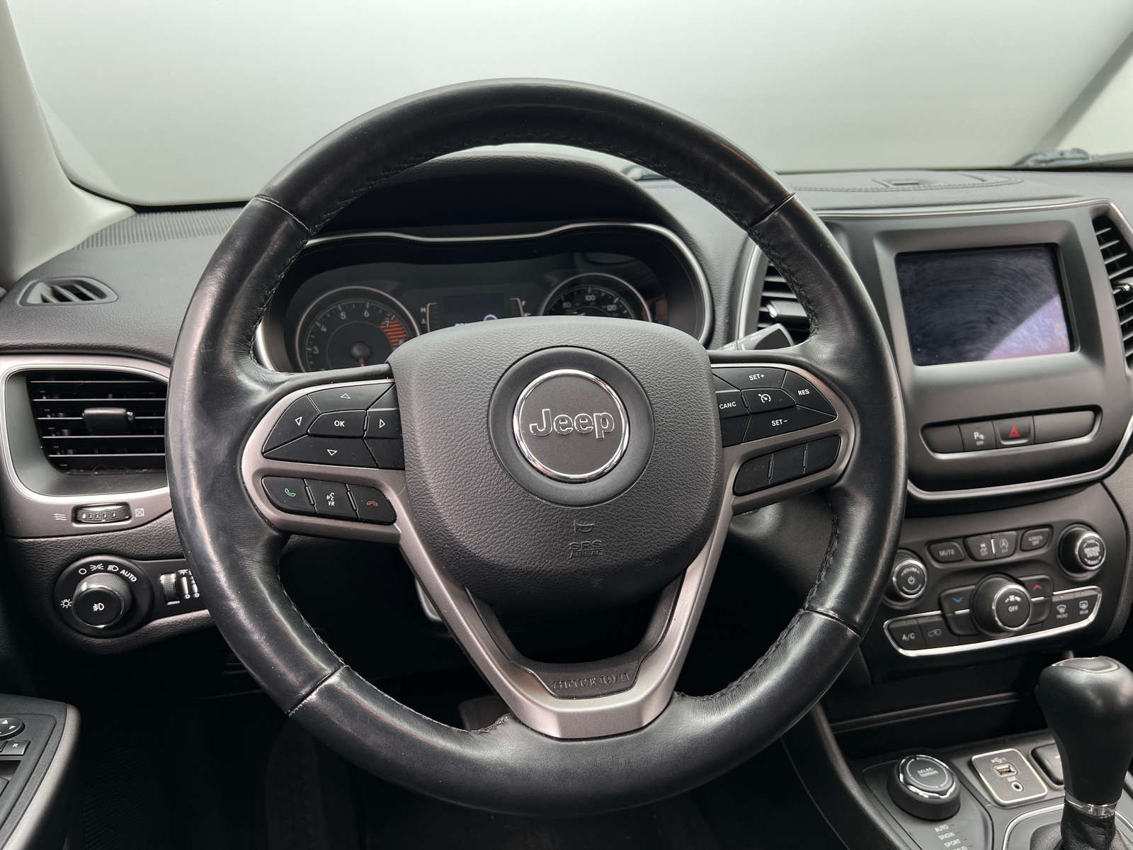 Thumbnail: 2019 Jeep Cherokee - 5