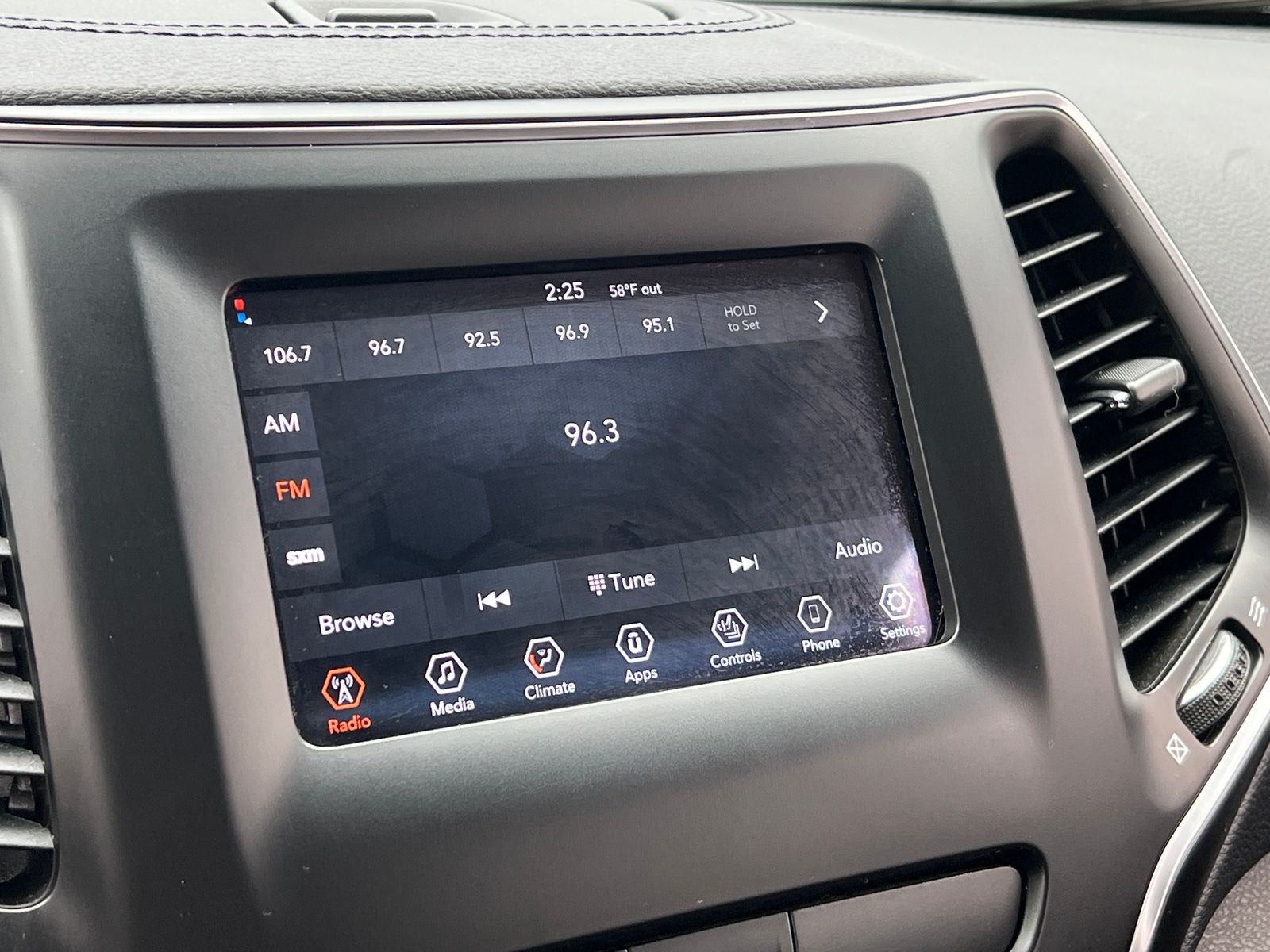 Thumbnail: 2019 Jeep Cherokee - 4