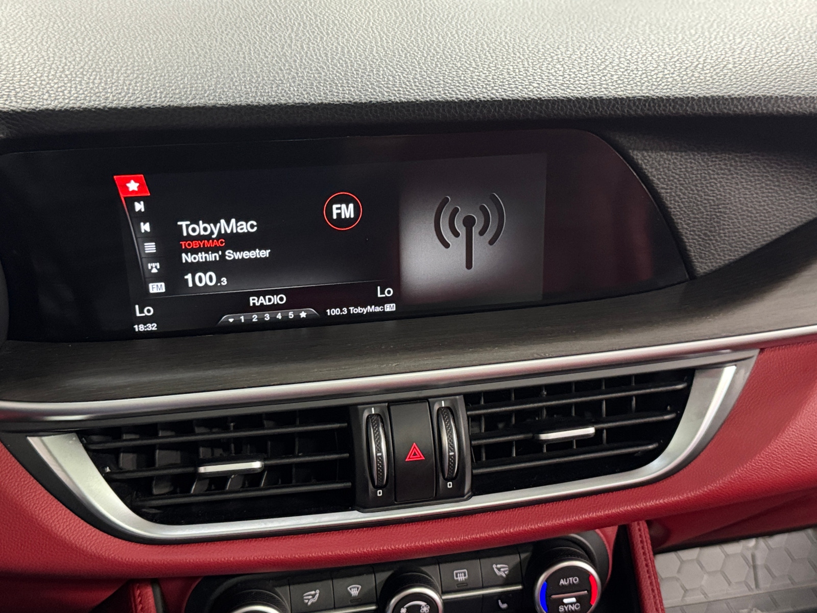 Thumbnail: 2019 Alfa Romeo Stelvio - 3