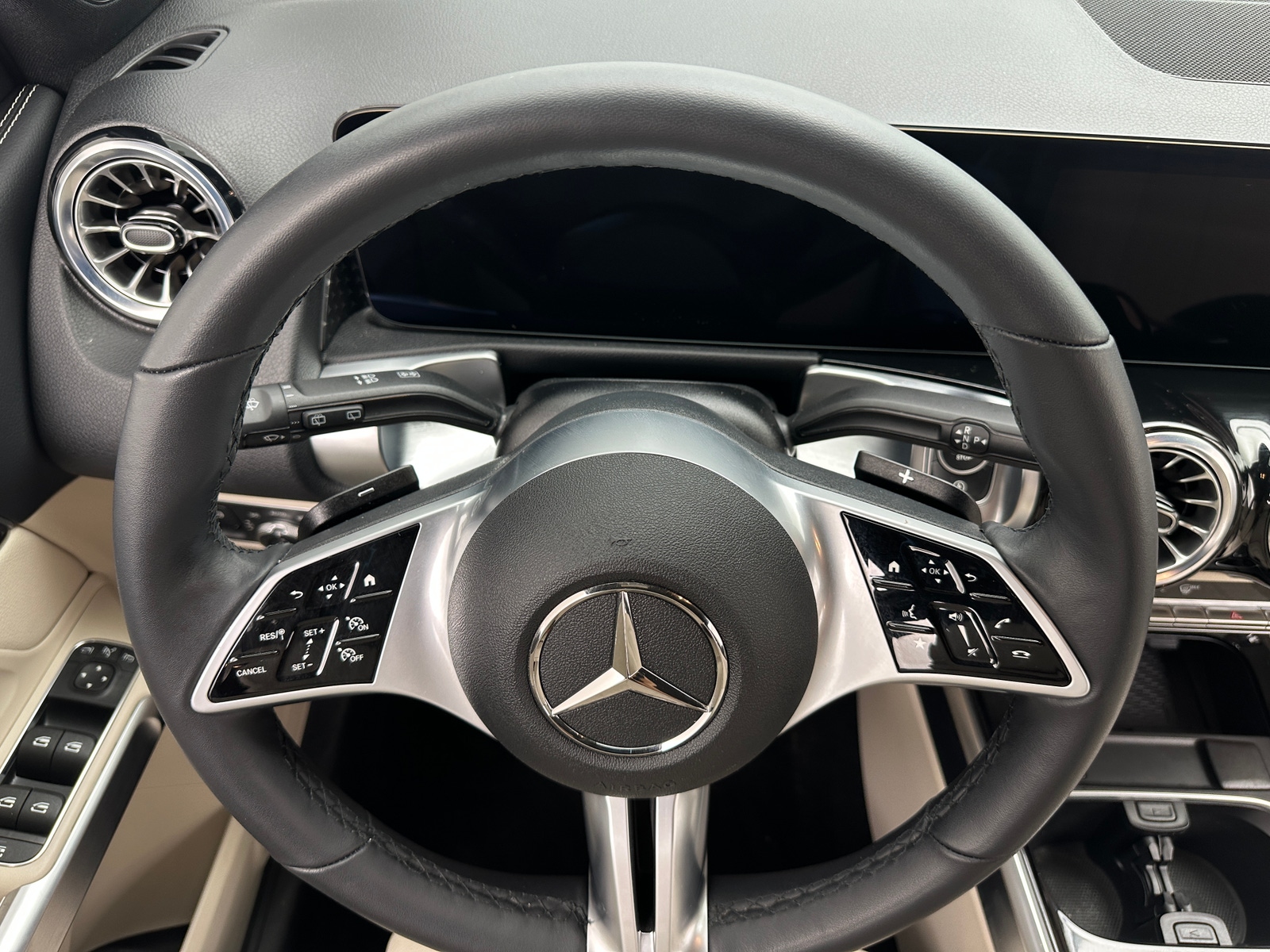 Thumbnail: 2025 Mercedes-Benz GLB - 4