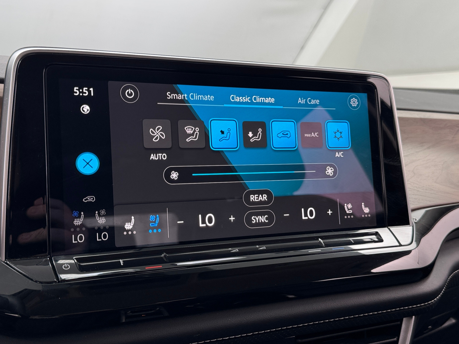 Thumbnail: 2025 Volkswagen Atlas - 3