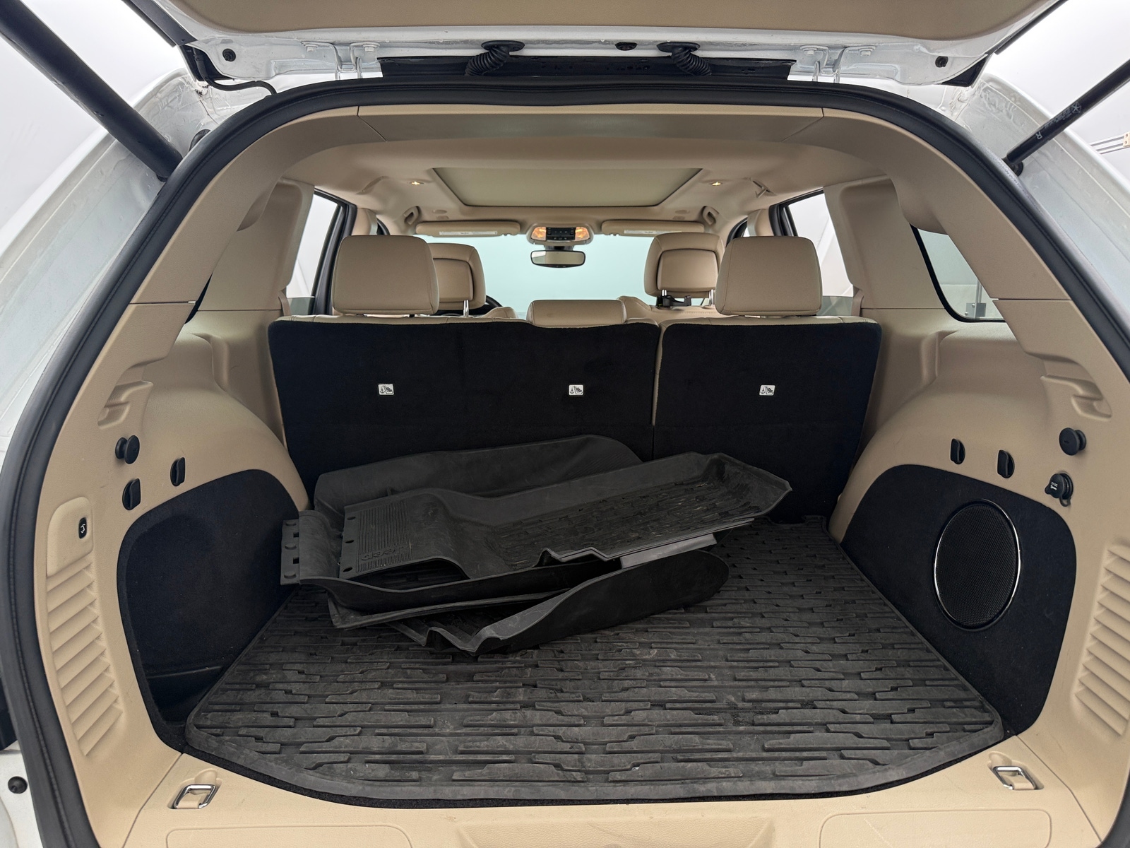 Thumbnail: 2020 Jeep Grand Cherokee - 6