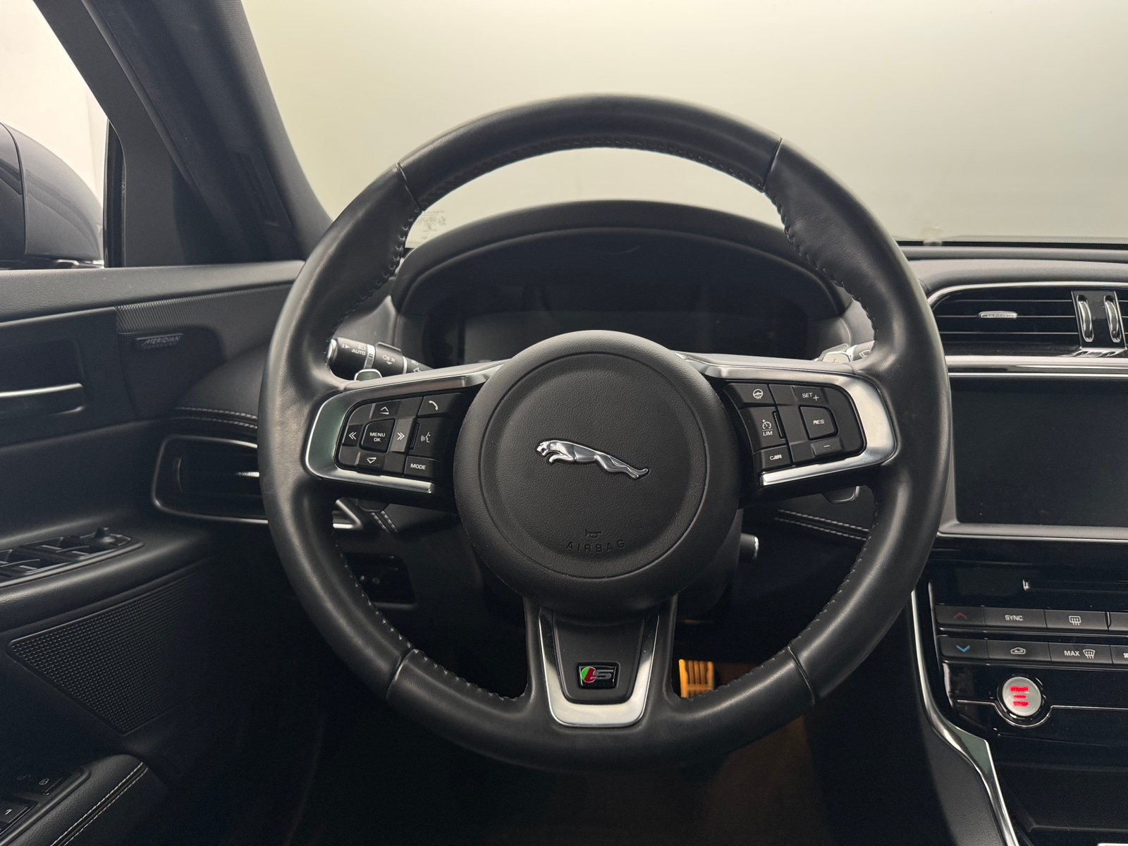 Thumbnail: 2019 Jaguar XE - 4