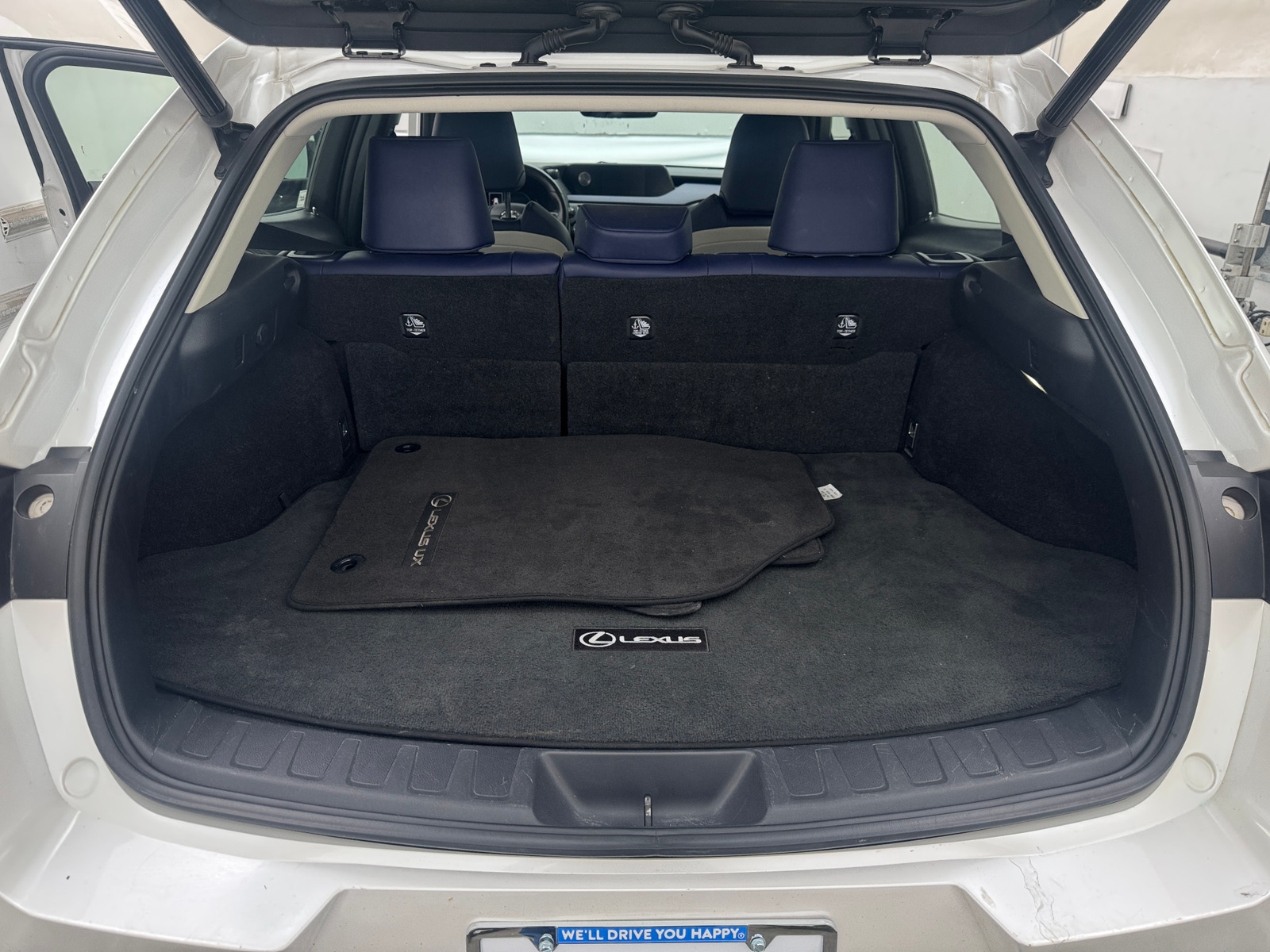 Thumbnail: 2021 Lexus UX - 6