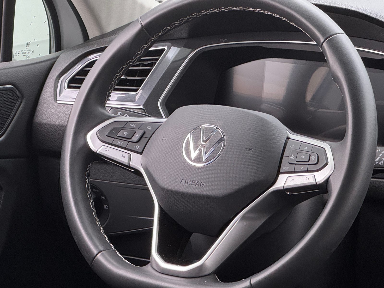 Thumbnail: 2024 Volkswagen Tiguan - 4