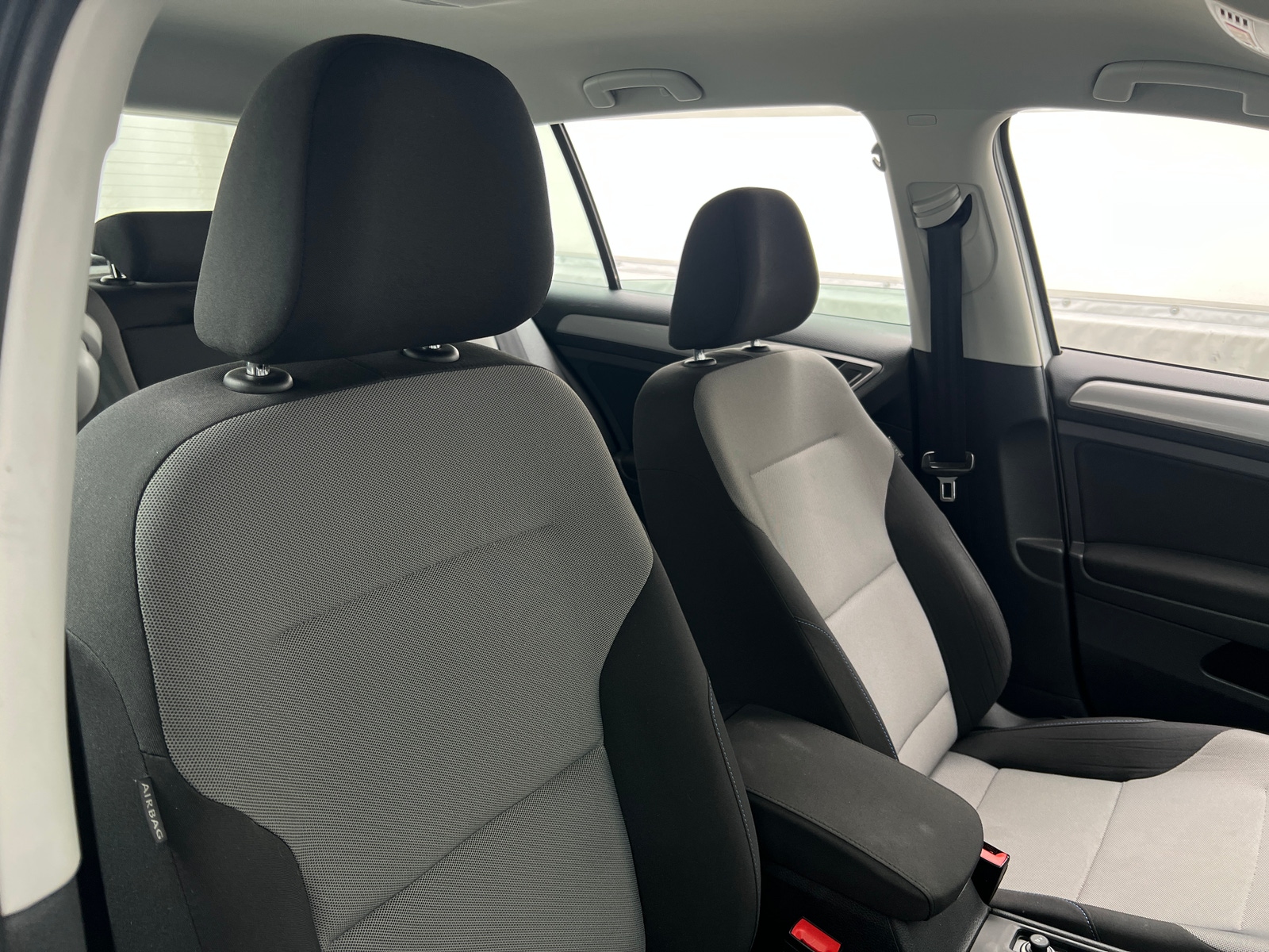 Thumbnail: 2016 Volkswagen e-Golf - 2