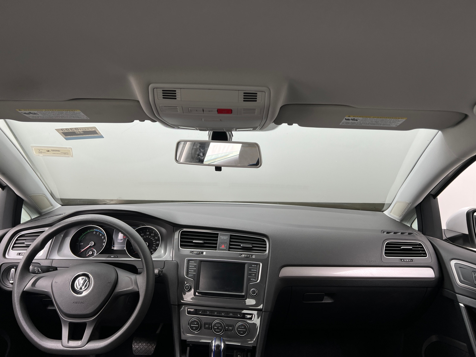 Thumbnail: 2016 Volkswagen e-Golf - 3