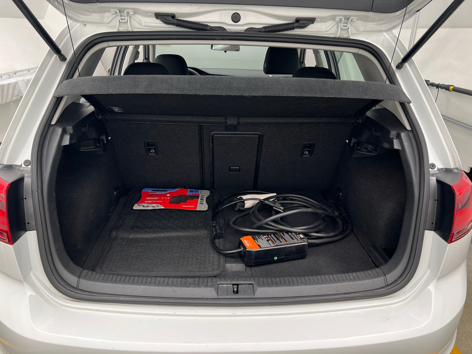 Thumbnail: 2016 Volkswagen e-Golf - 7