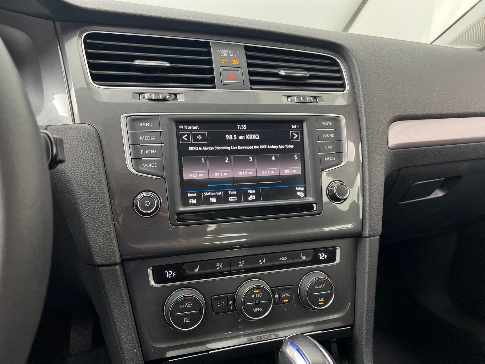 Thumbnail: 2016 Volkswagen e-Golf - 4