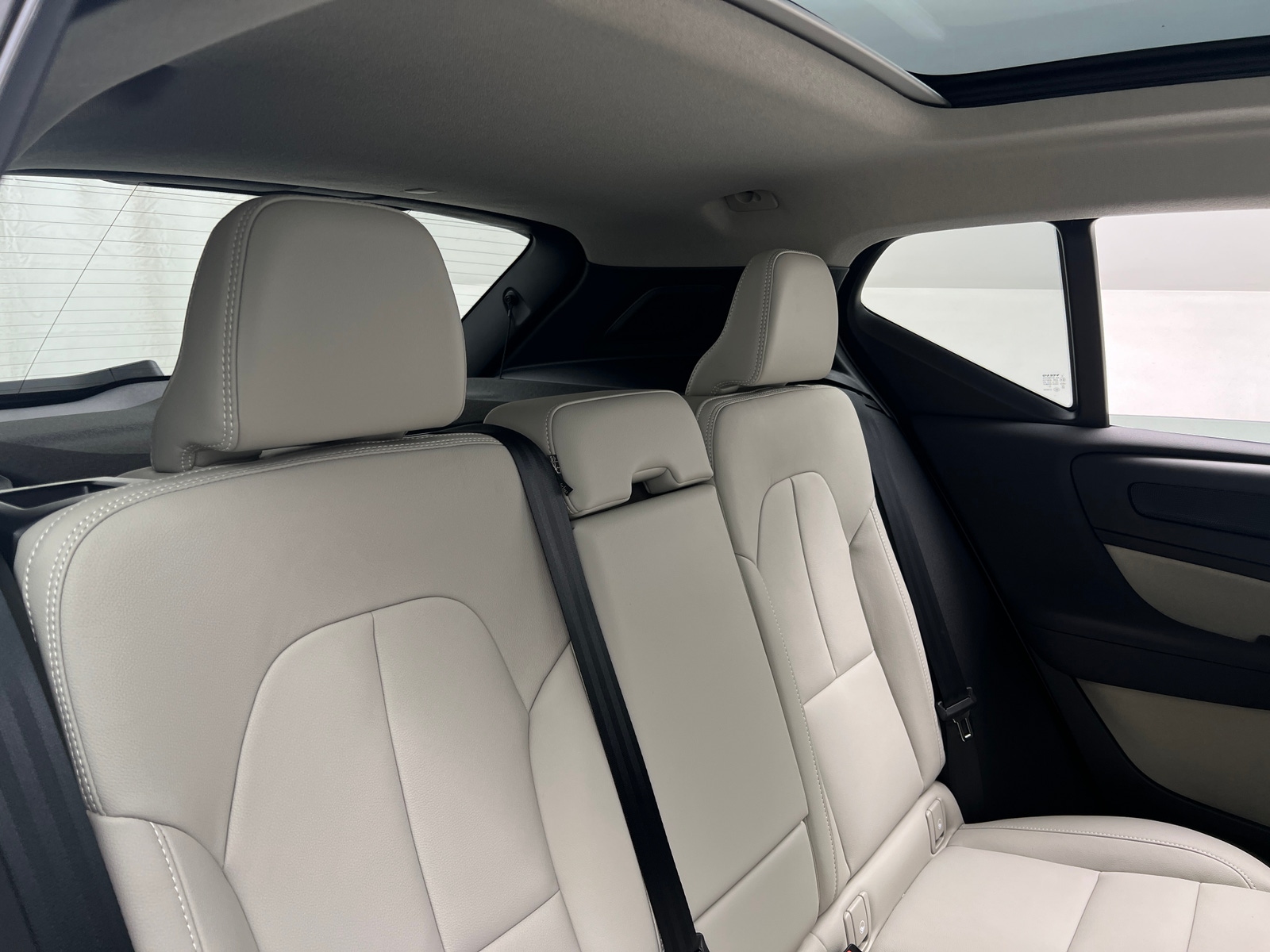 Thumbnail: 2025 Volvo XC40 - 5