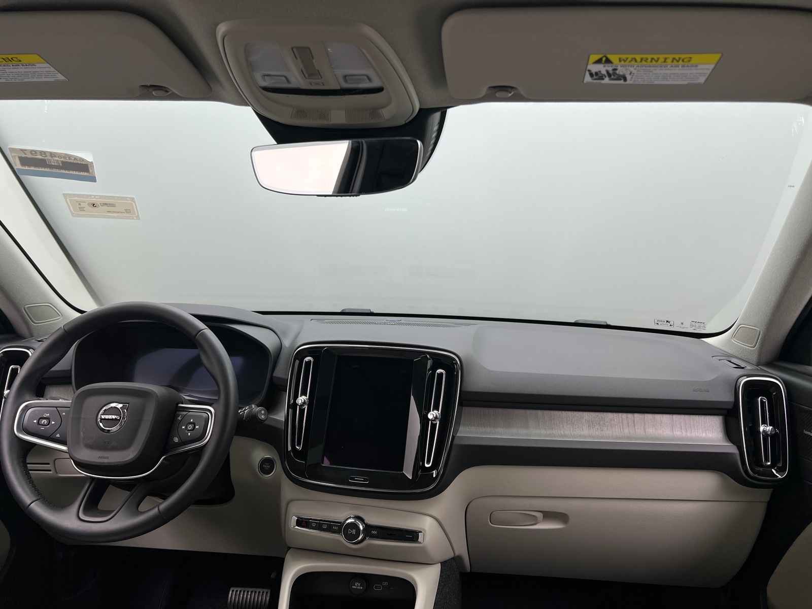 Thumbnail: 2025 Volvo XC40 - 2