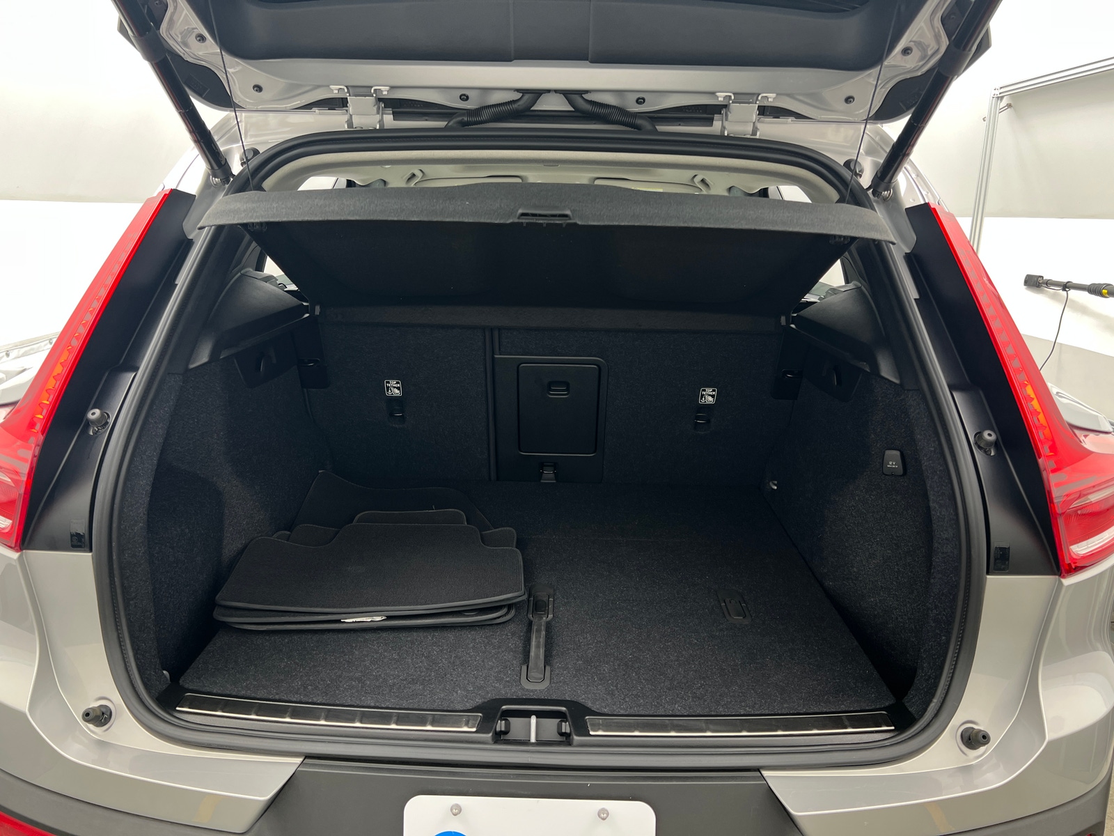 Thumbnail: 2025 Volvo XC40 - 6