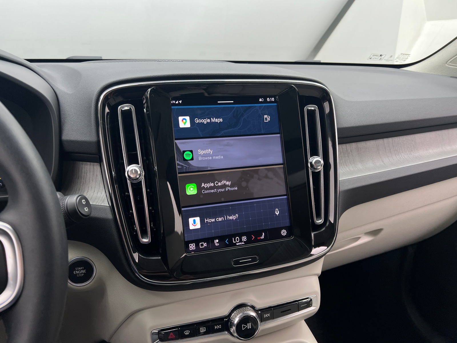 Thumbnail: 2025 Volvo XC40 - 3