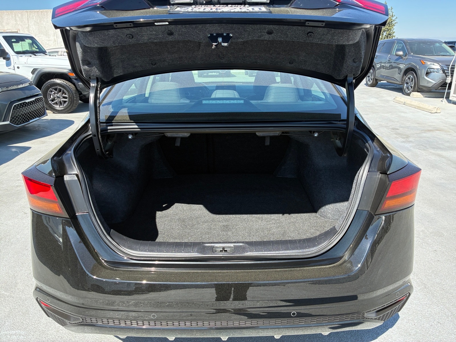 Thumbnail: 2025 Nissan Altima - 6