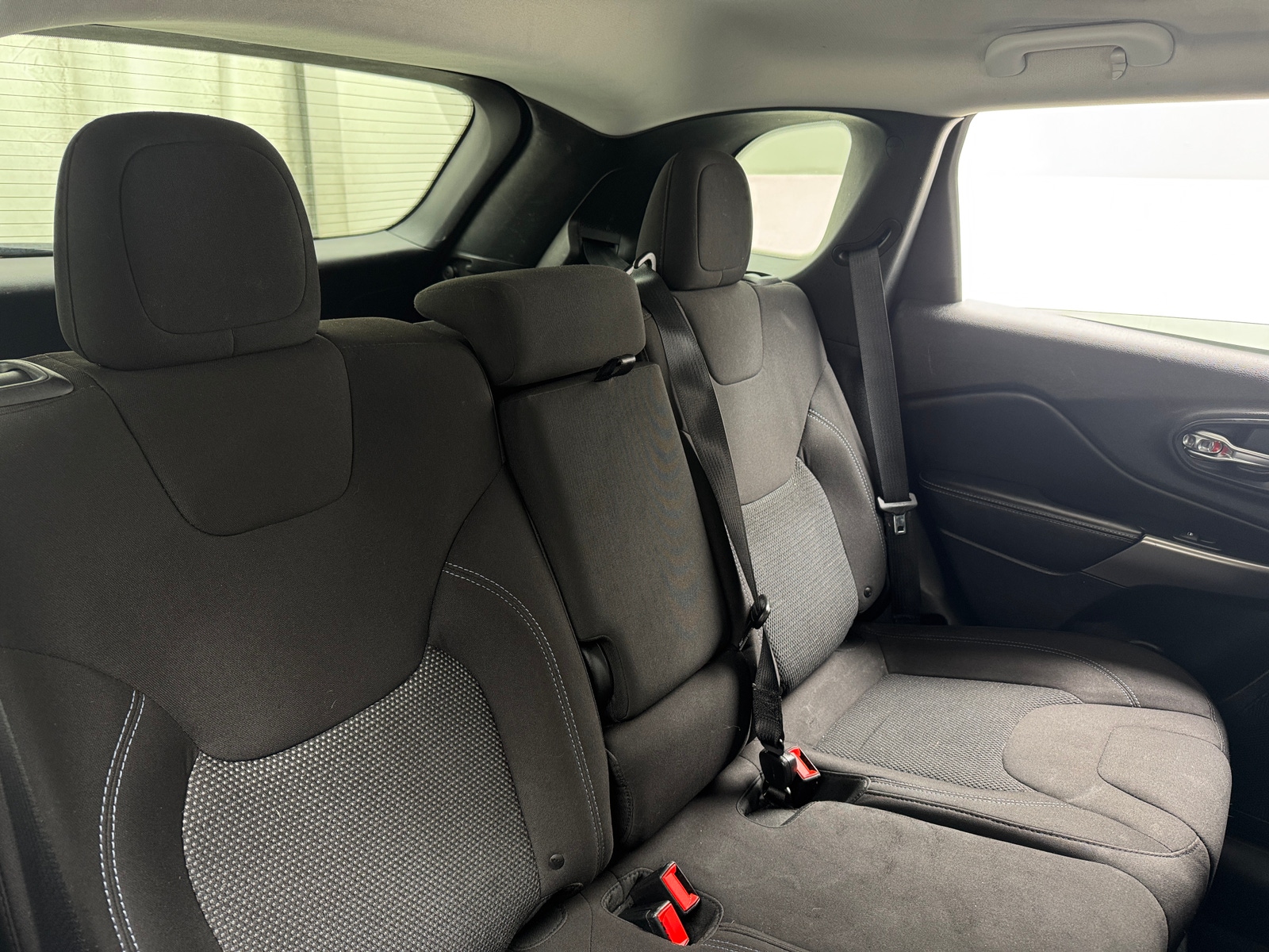 Thumbnail: 2019 Jeep Cherokee - 6