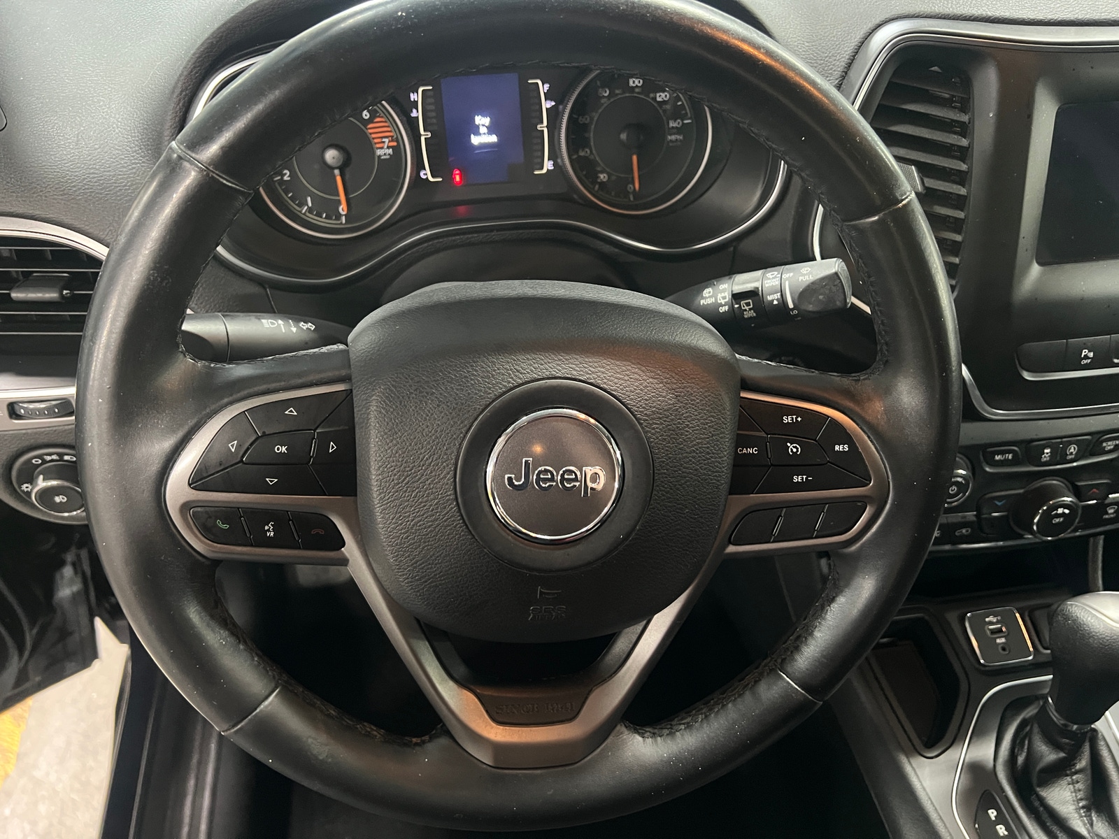 Thumbnail: 2019 Jeep Cherokee - 5