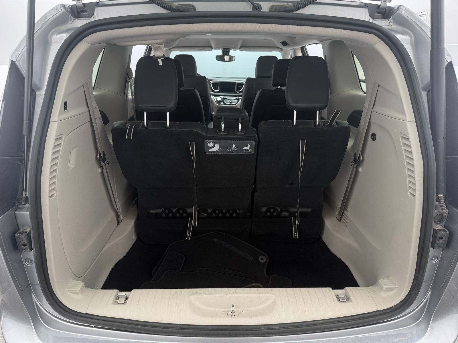 Thumbnail: 2017 Chrysler Pacifica - 6