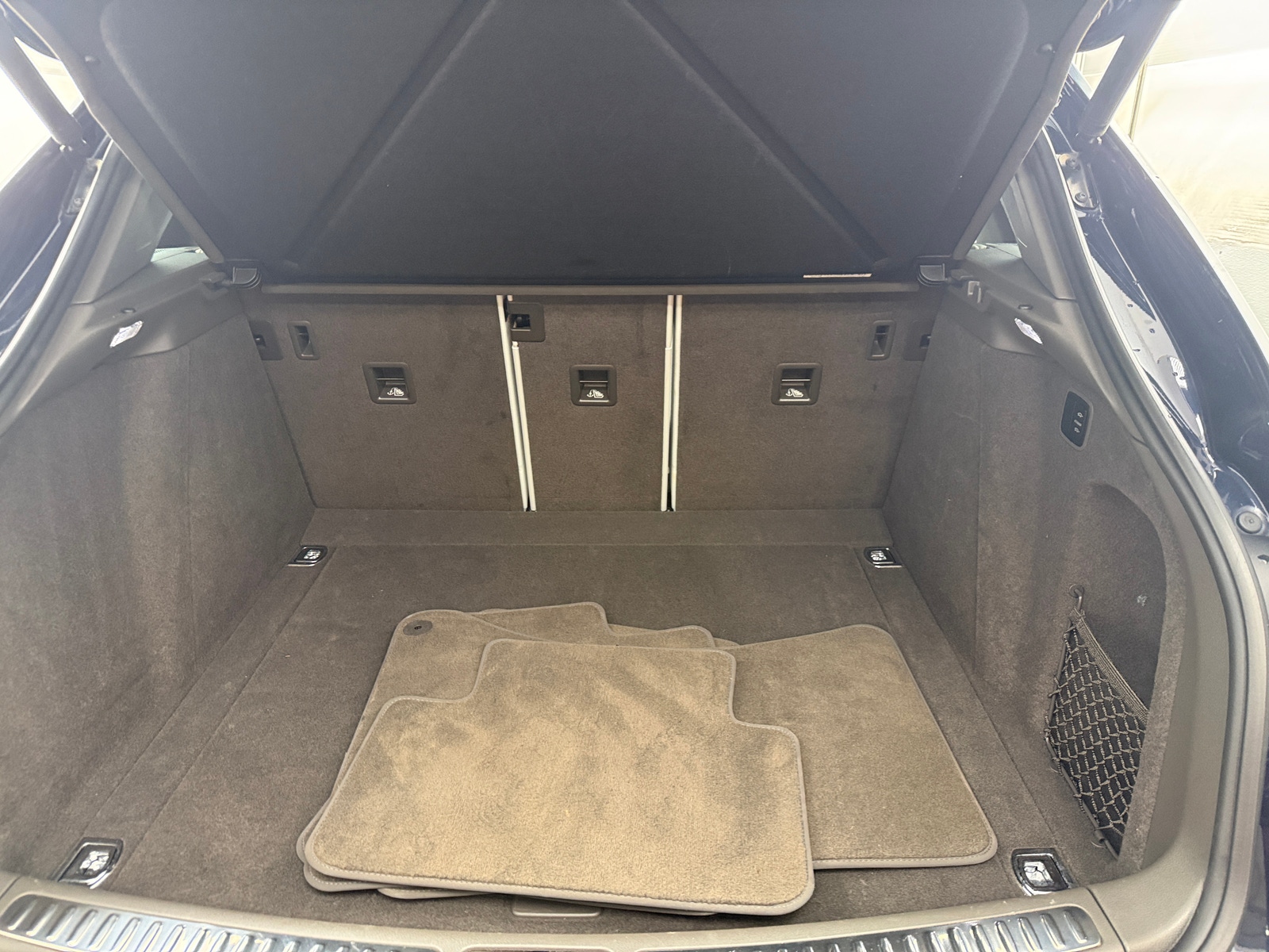 Thumbnail: 2021 Porsche Macan - 6