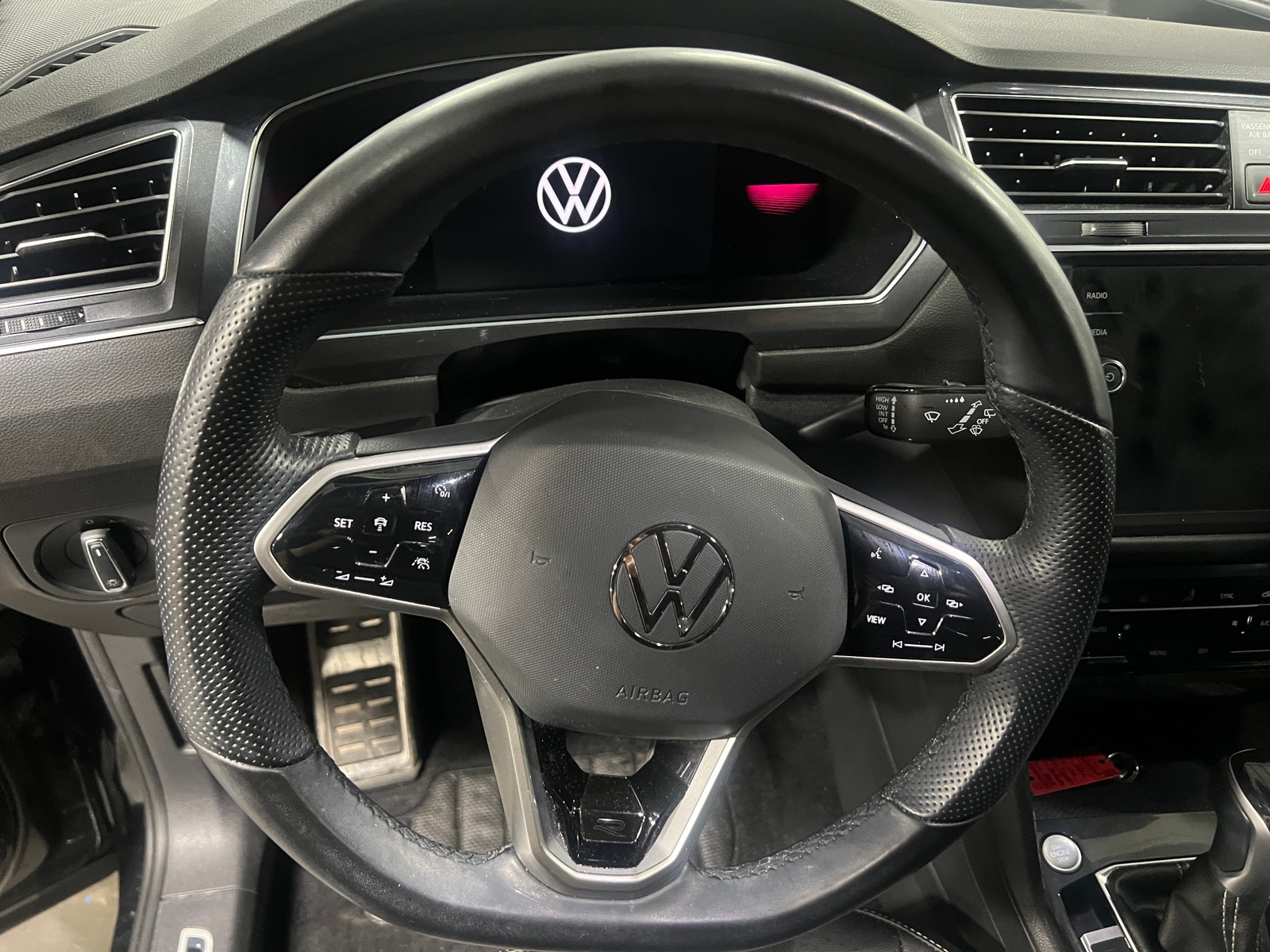 Thumbnail: 2022 Volkswagen Tiguan - 4