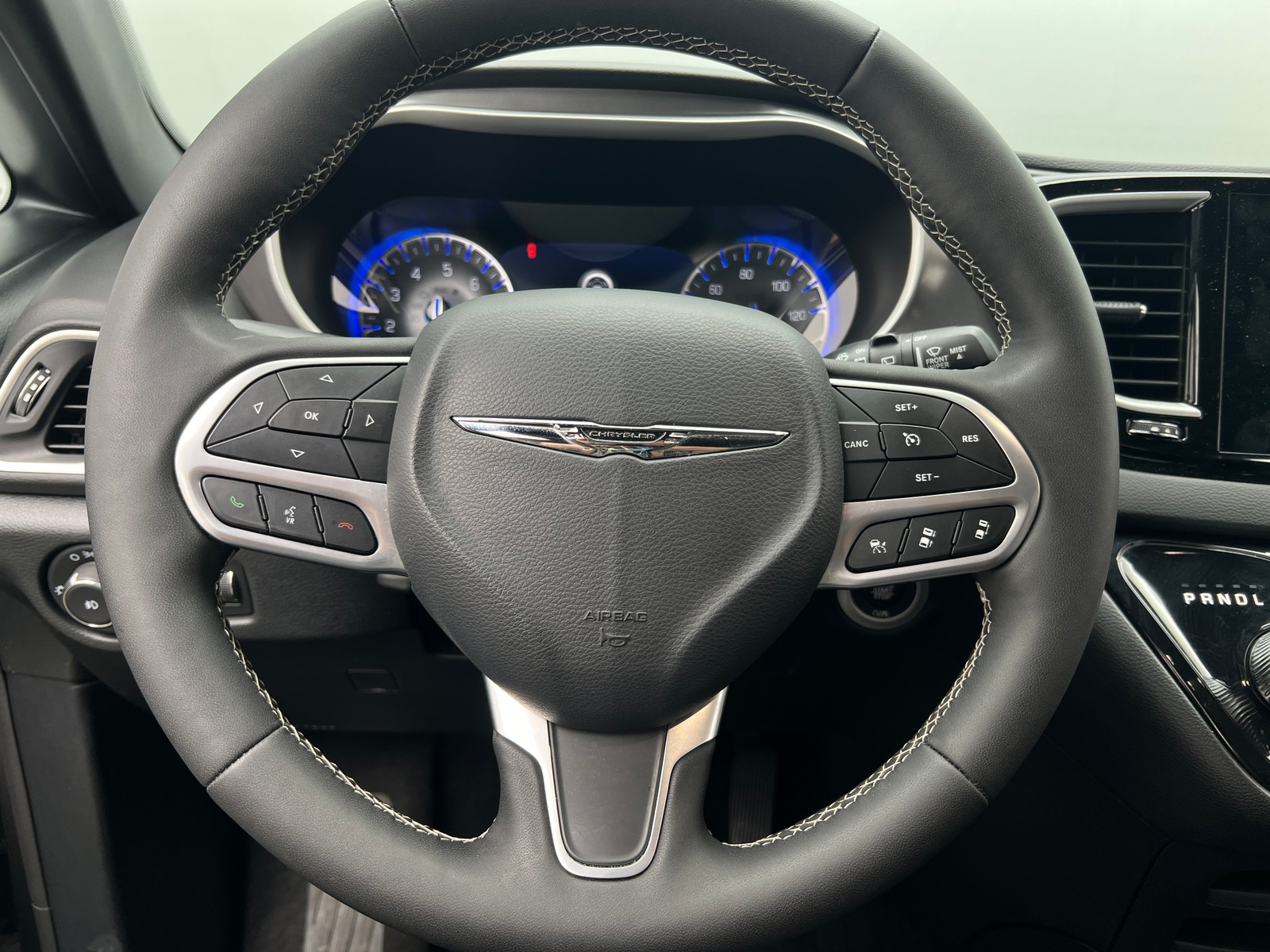 Thumbnail: 2025 Chrysler Pacifica - 4